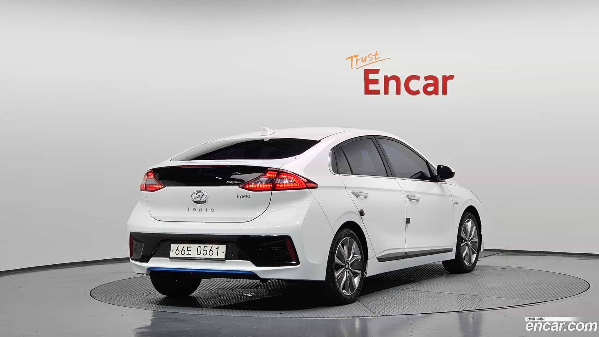 Ioniq Hyundai 2016.5-OUTER-2