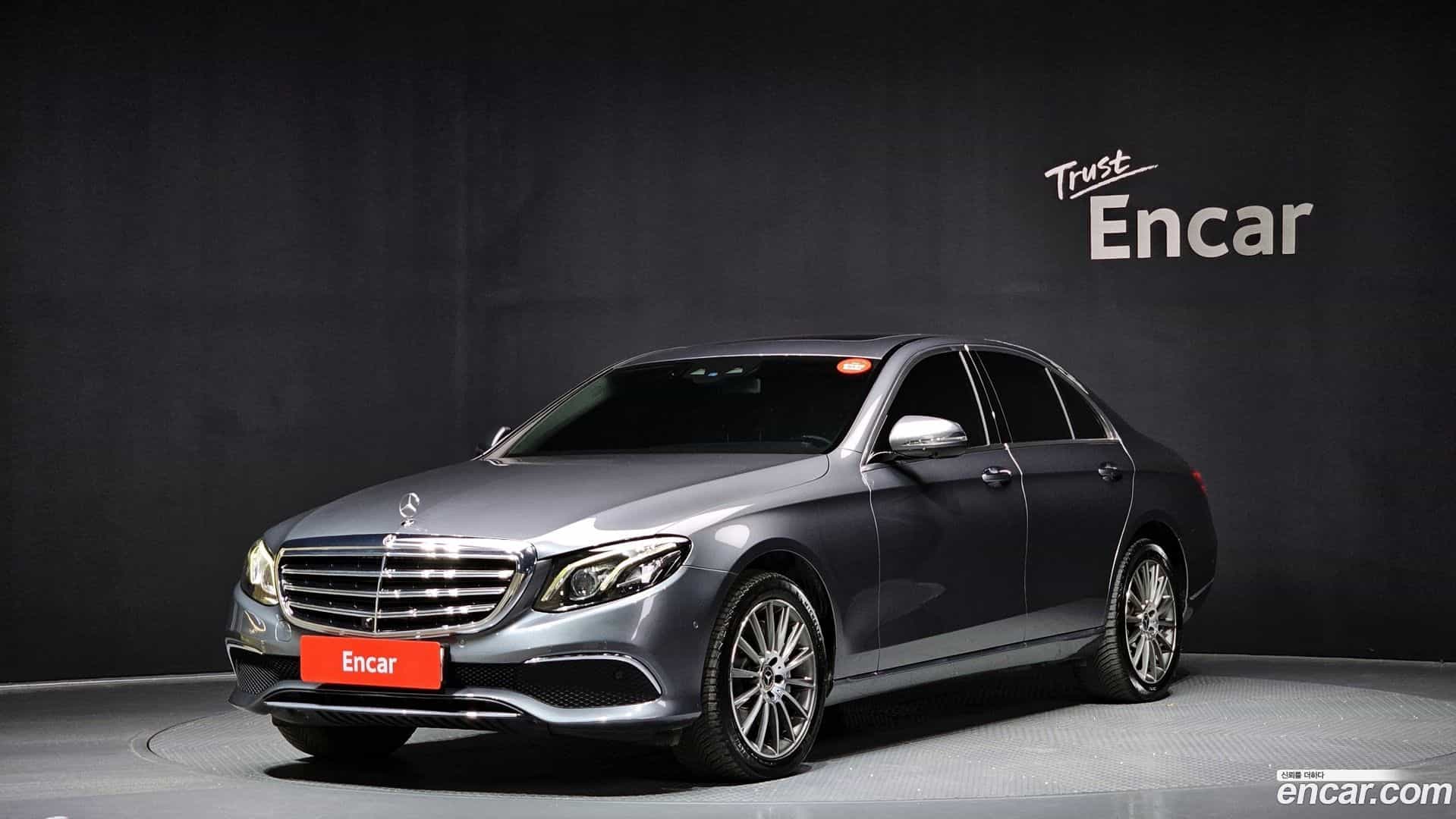E-Class Mercedes-Benz 2018.4-OUTER-1