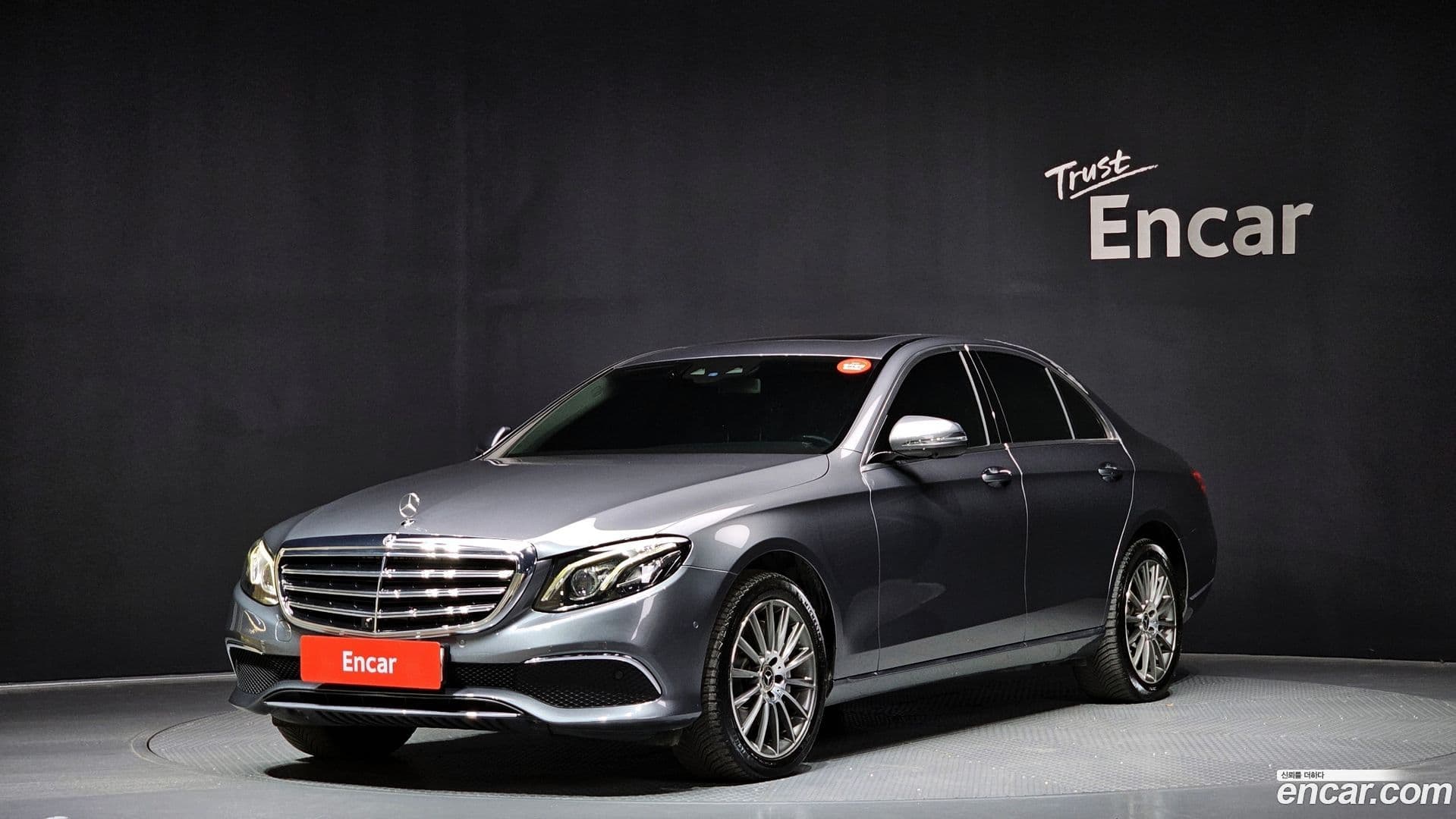 Main__Slider__Photo:E-Class Mercedes-Benz 2018.4-0