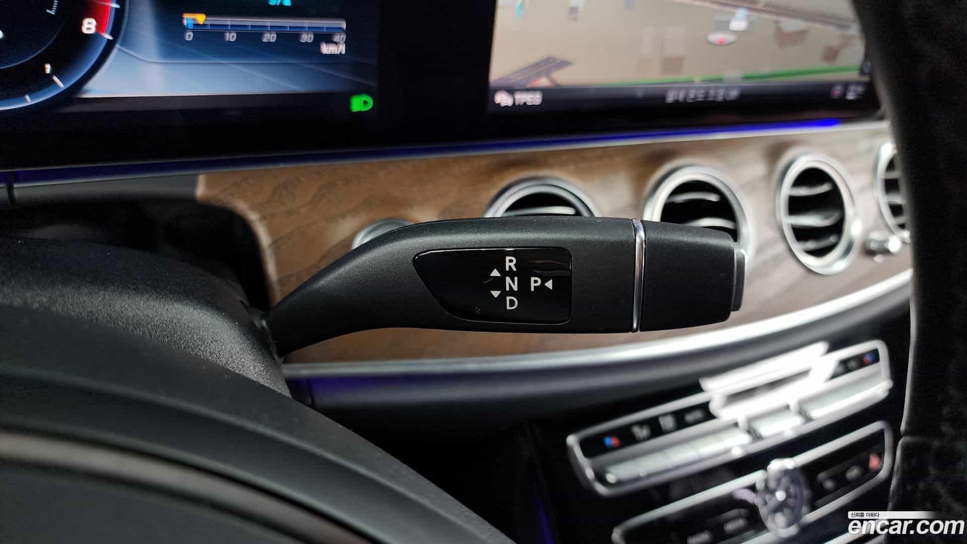 E-Class Mercedes-Benz 2018.4-INNER-9