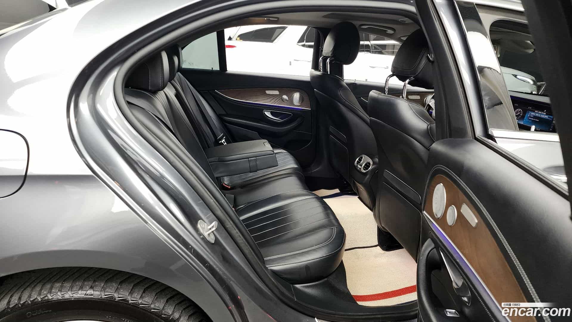 E-Class Mercedes-Benz 2018.4-OPTION-16