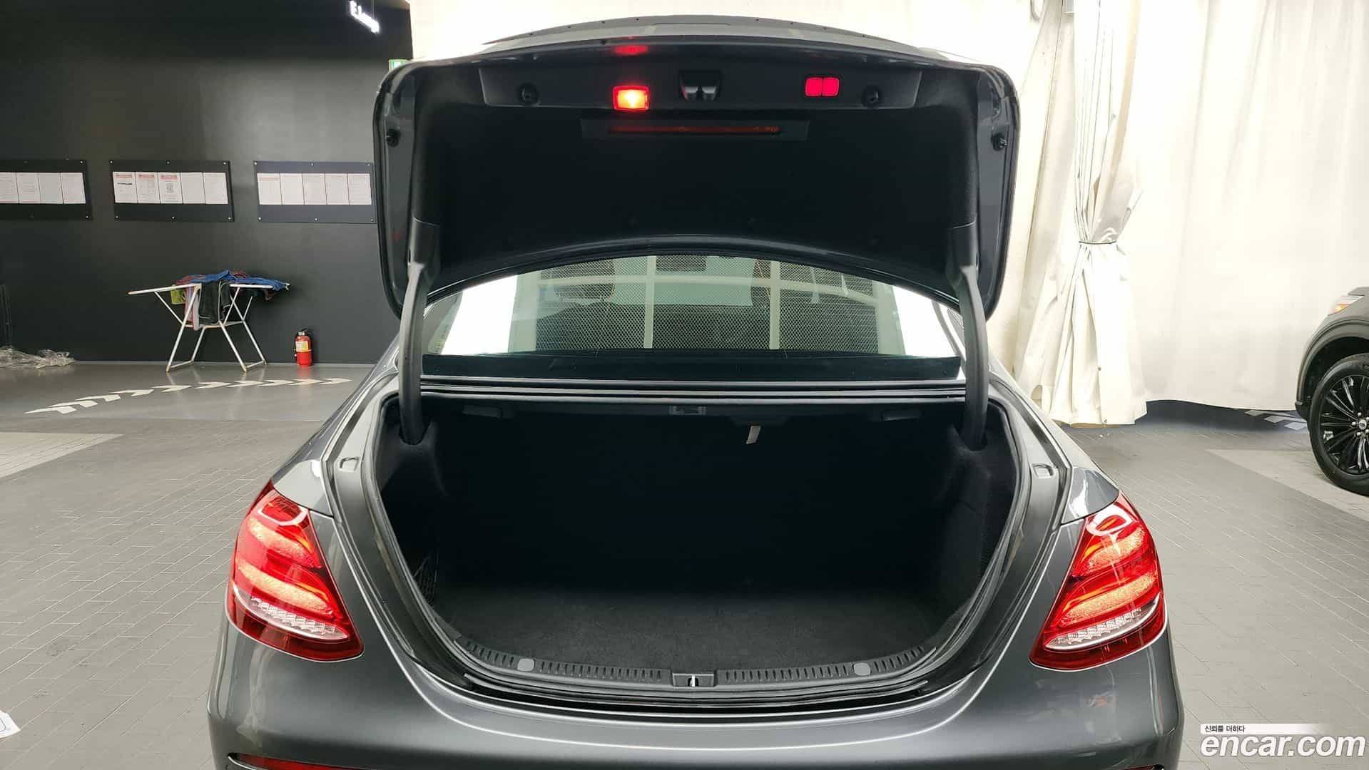 E-Class Mercedes-Benz 2018.4-OPTION-24