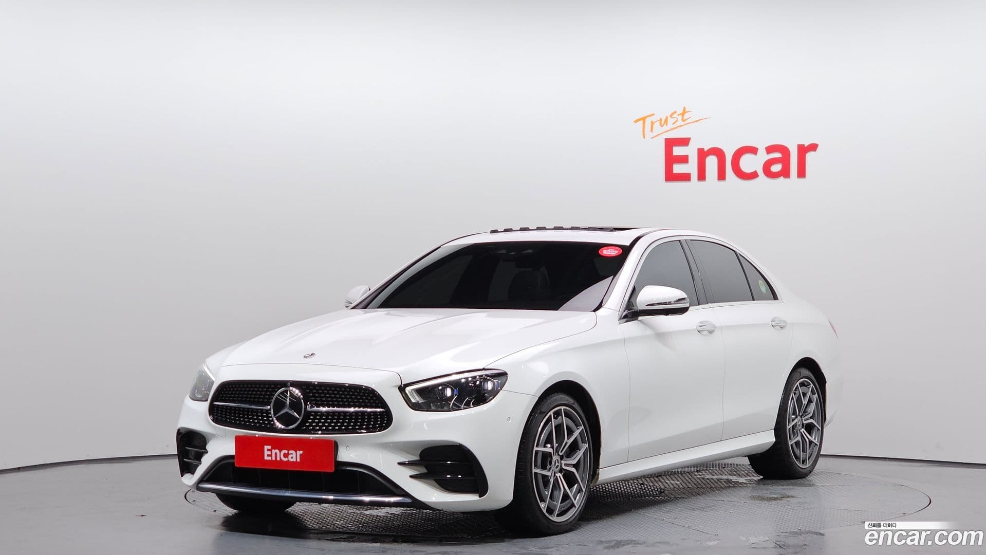 Main__Slider__Photo:E-Class Mercedes-Benz 2022.11-0
