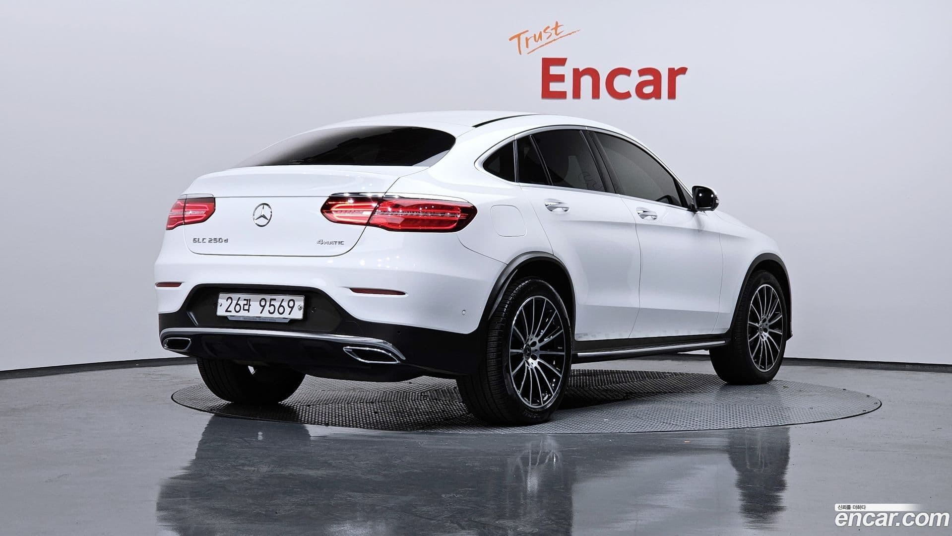 Main__Slider__Photo:GLC-Class Mercedes-Benz 2018.1-0