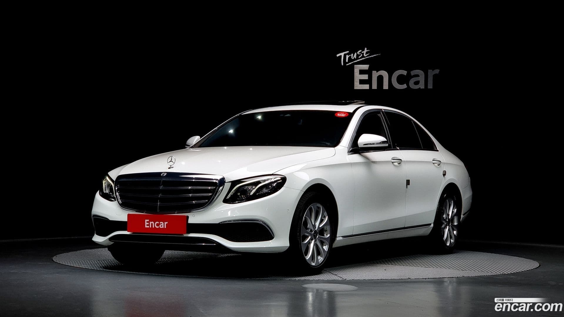 Main__Slider__Photo:E-Class Mercedes-Benz 2019.7-0