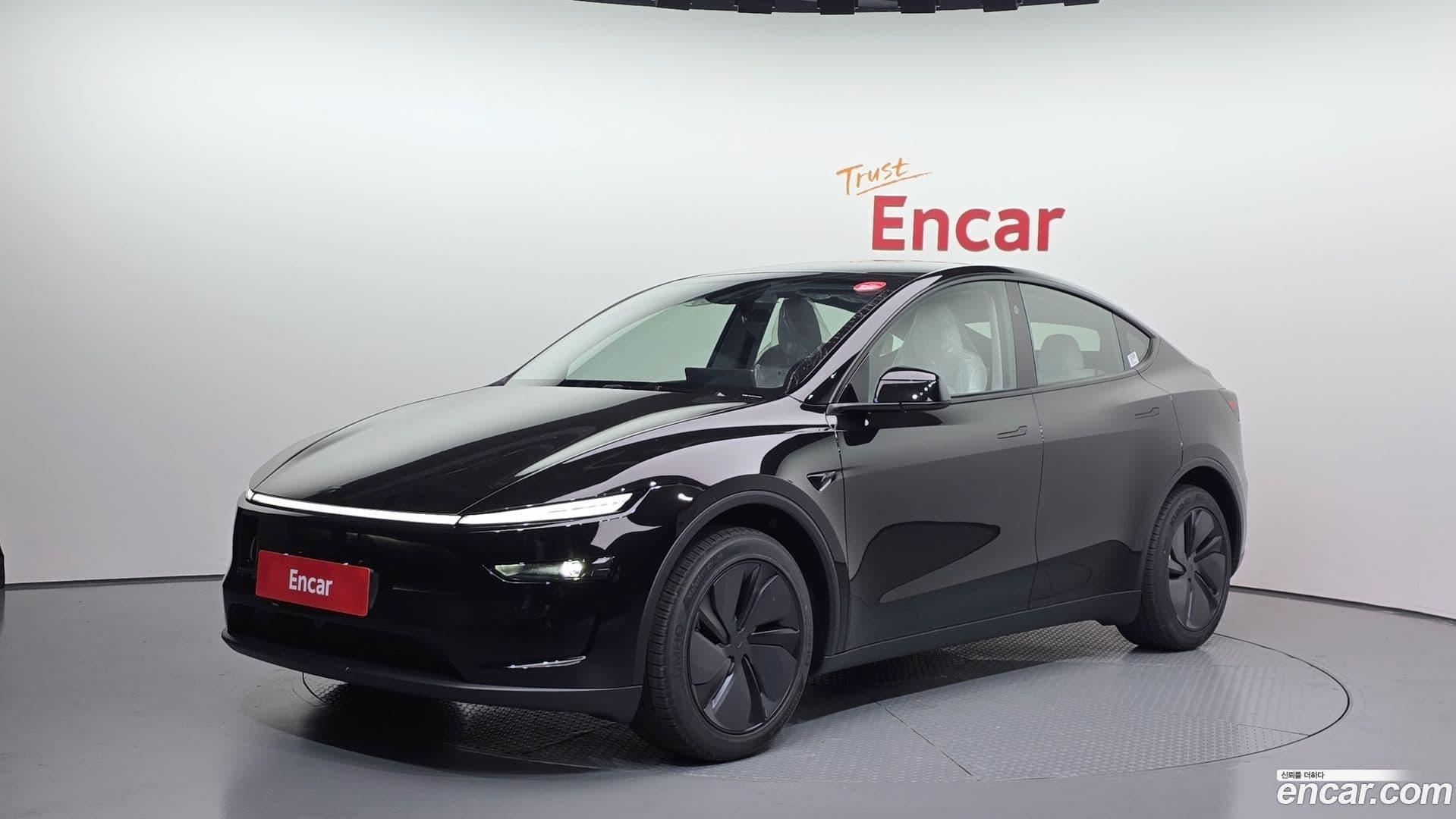 Main__Slider__Photo:Model Y Tesla 2025.10-0