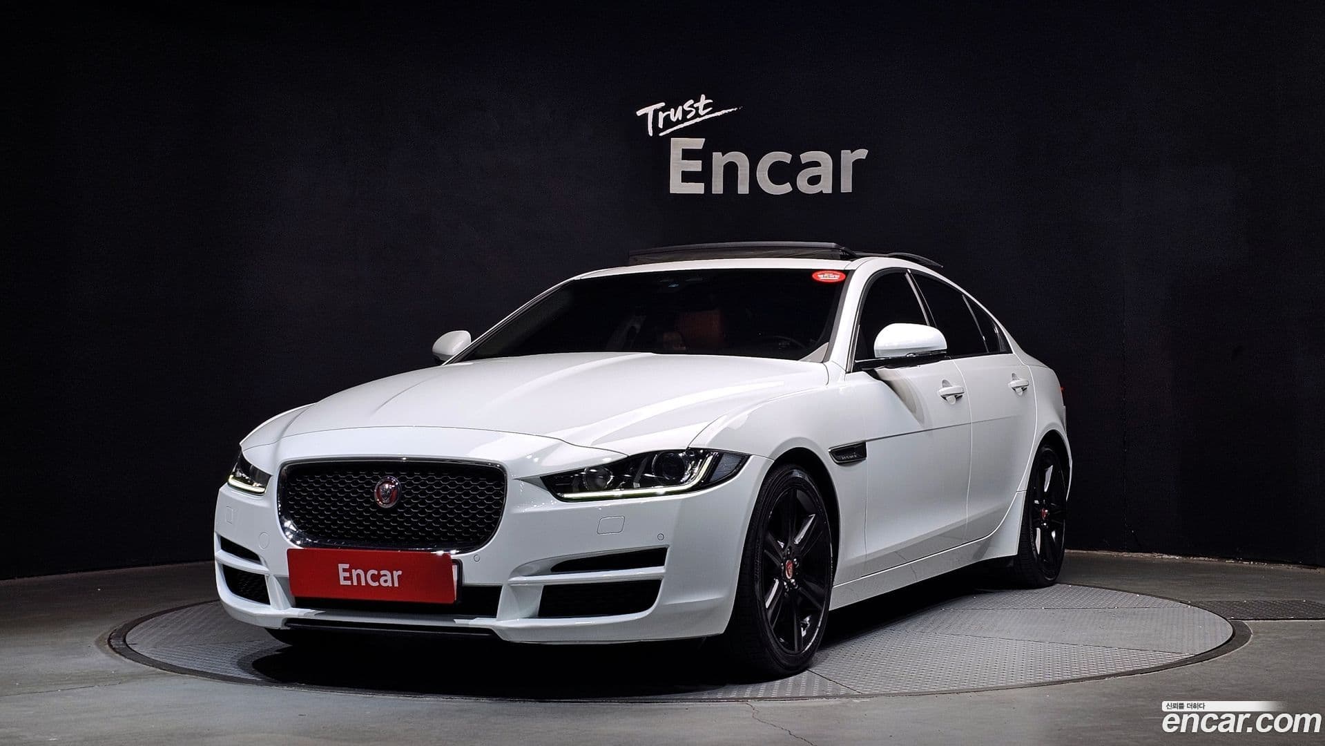 Main__Slider__Photo:XE Jaguar 2018.7-0