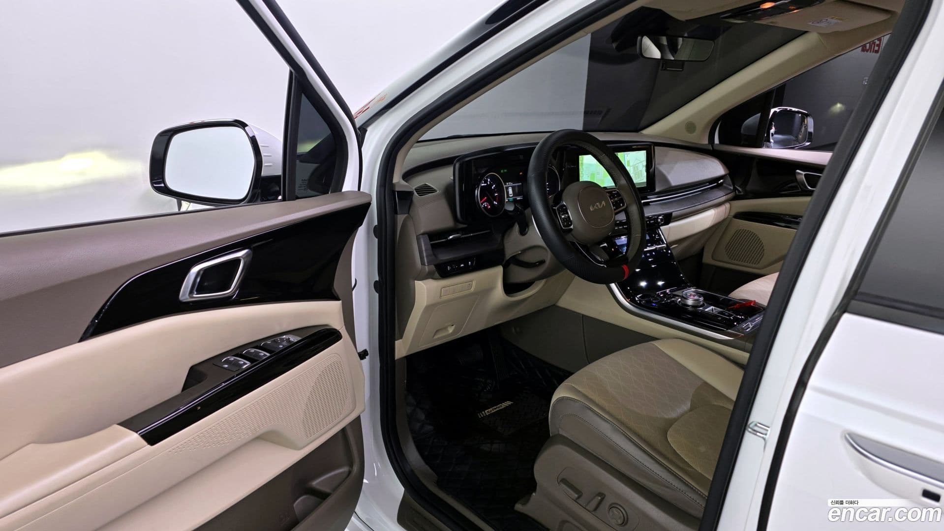 Main__Slider__Photo:Canival Kia 2023.3-9