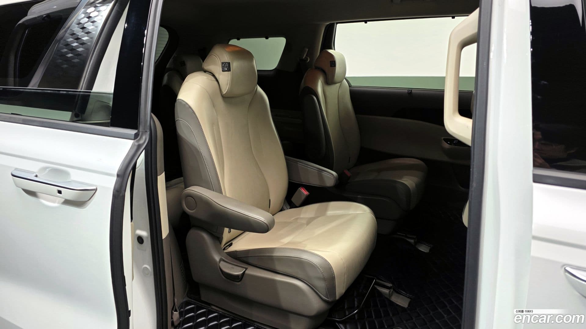 Main__Slider__Photo:Canival Kia 2023.3-11