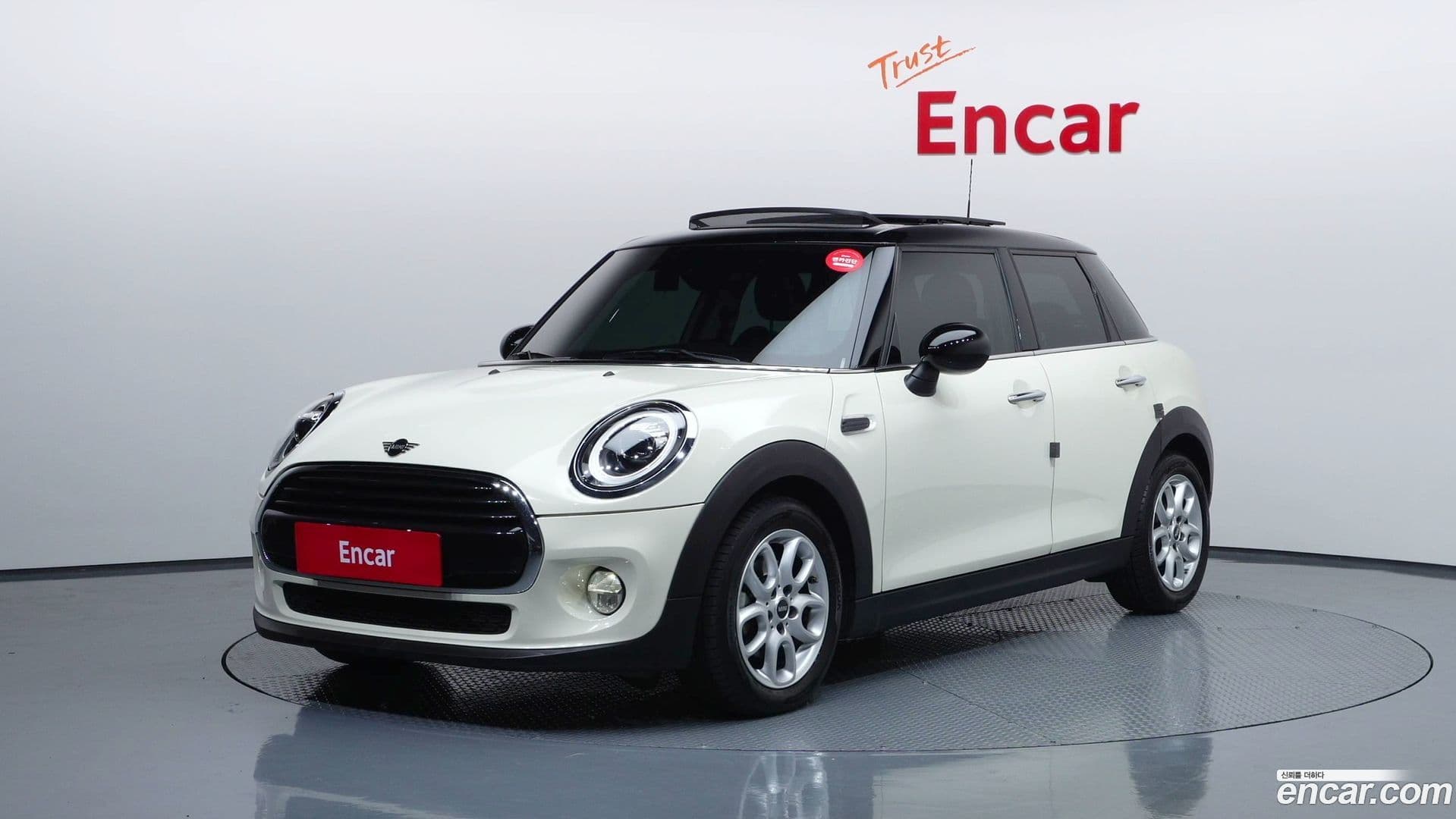 Main__Slider__Photo:Cooper Mini 2018.7-0