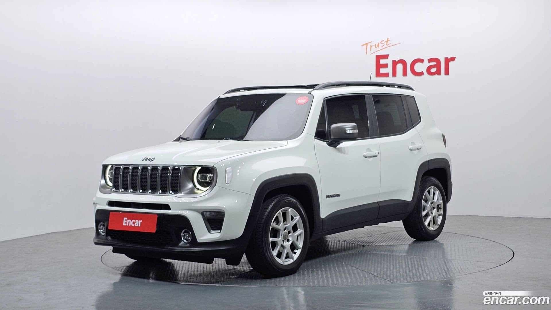 Main__Slider__Photo:Renegade Jeep 2020.2-0