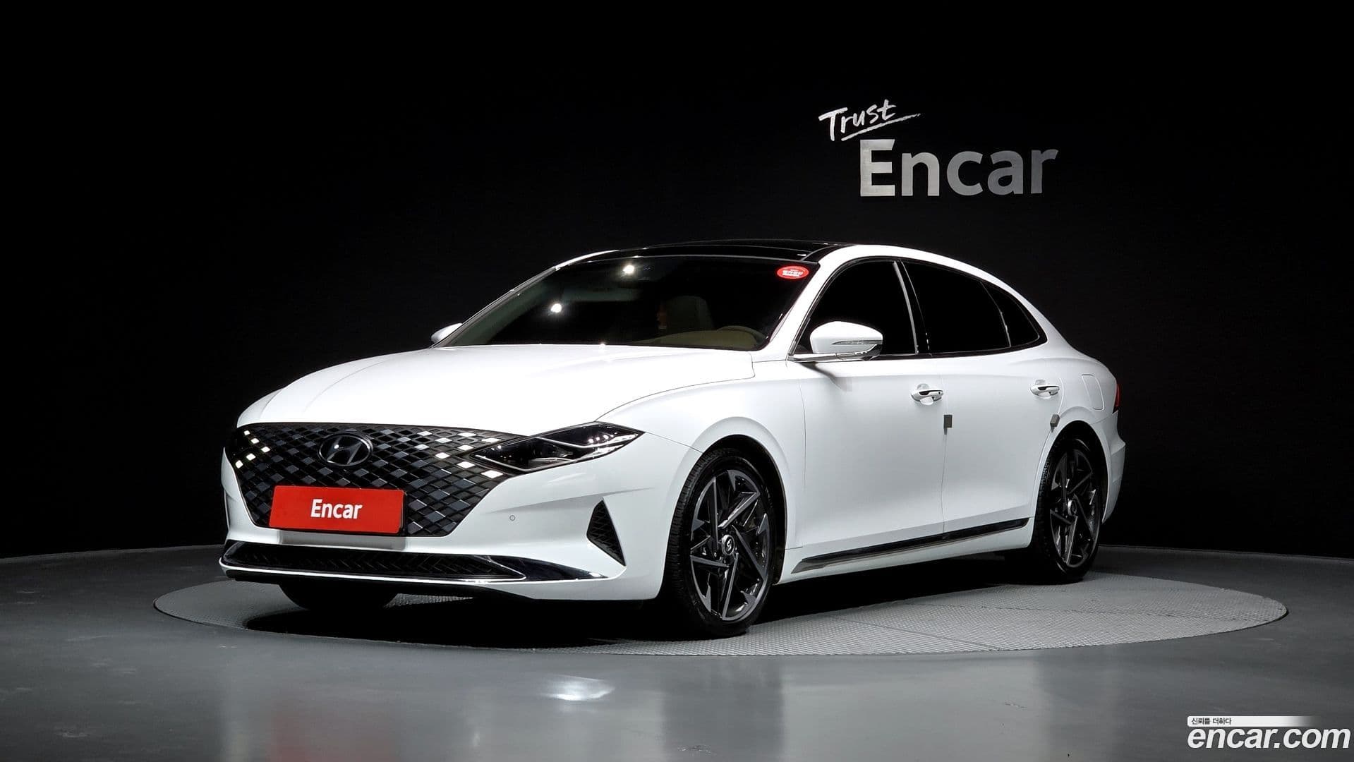 Main__Slider__Photo:Grandeur Hyundai 2022.9-0