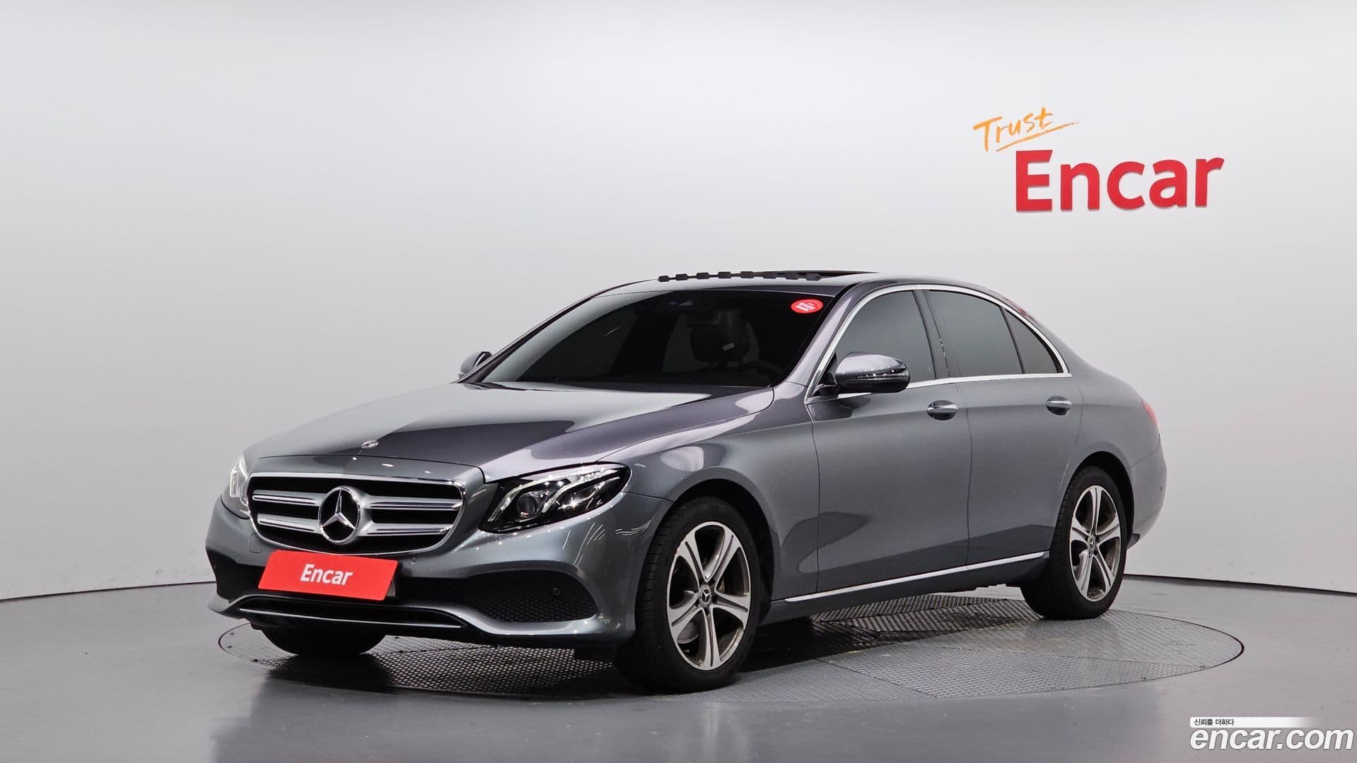 Main__Slider__Photo:E-Class Mercedes-Benz 2018.10-0