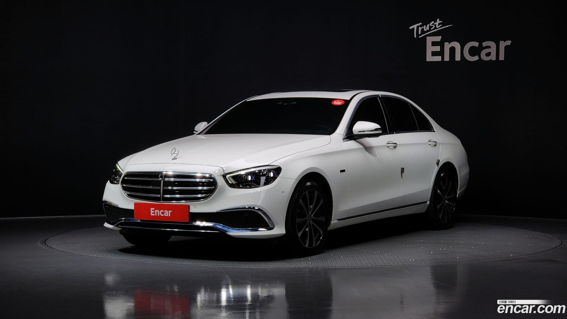 Main__Slider__Photo:E-Class Mercedes-Benz 2021.1-0