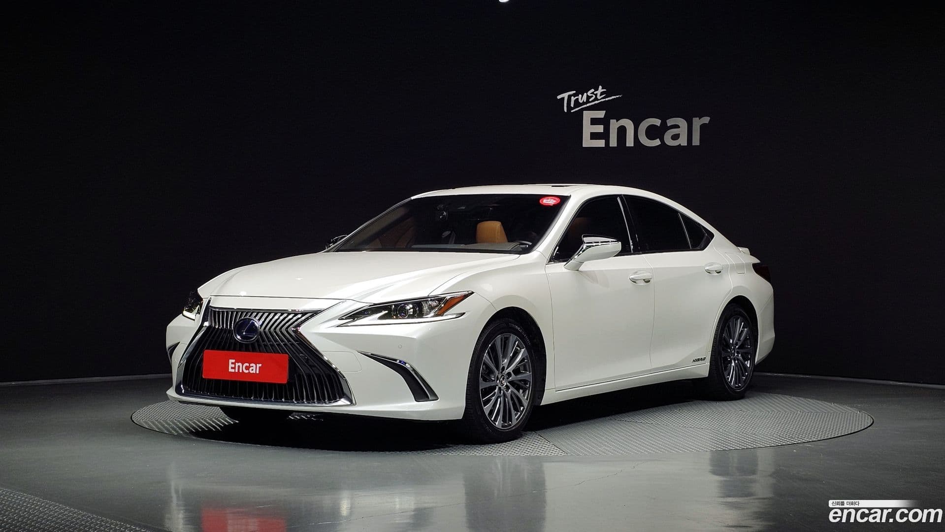 Main__Slider__Photo:ES Lexus 2018.9-0
