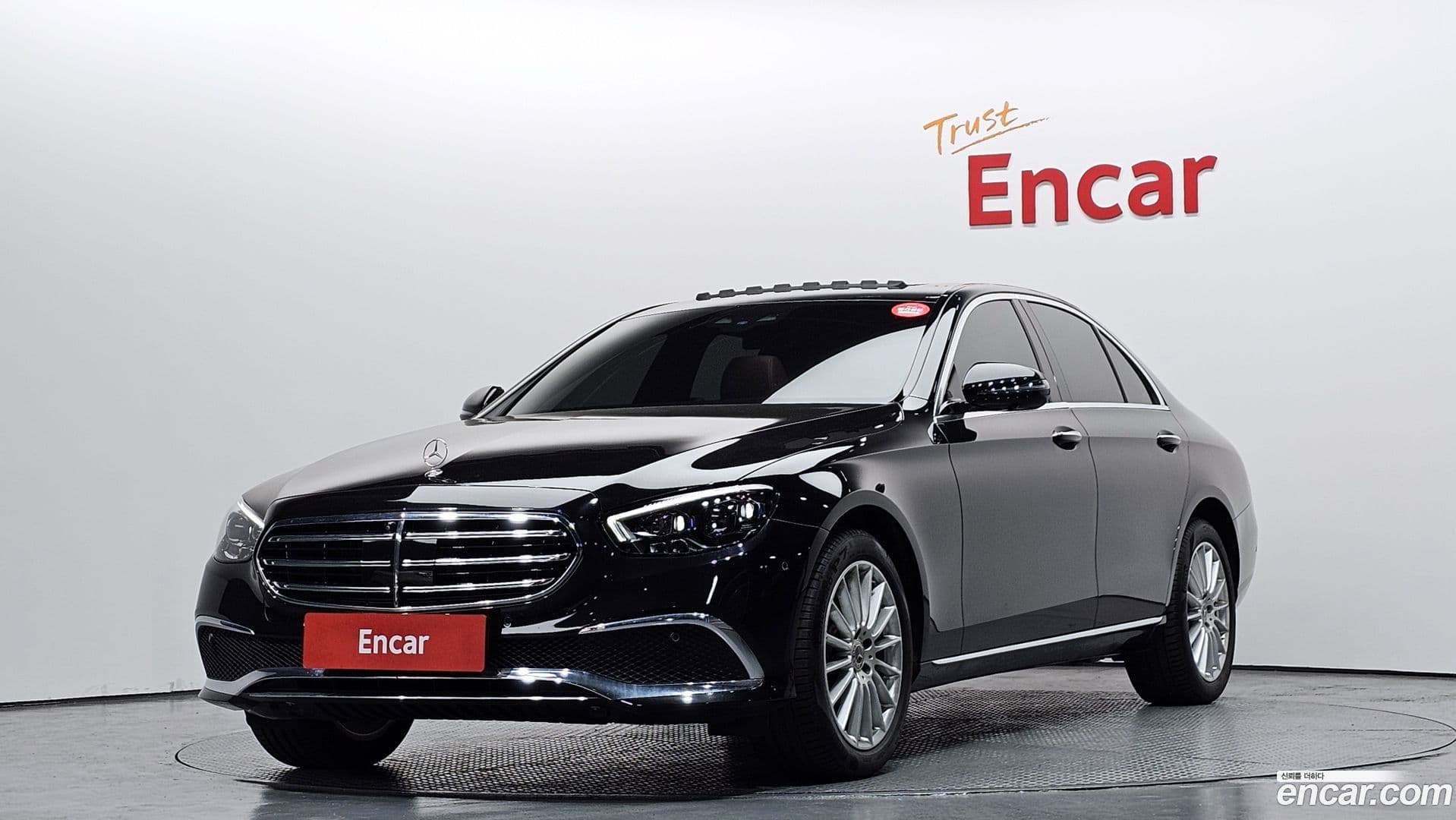 Main__Slider__Photo:E-Class Mercedes-Benz 2023.9-0