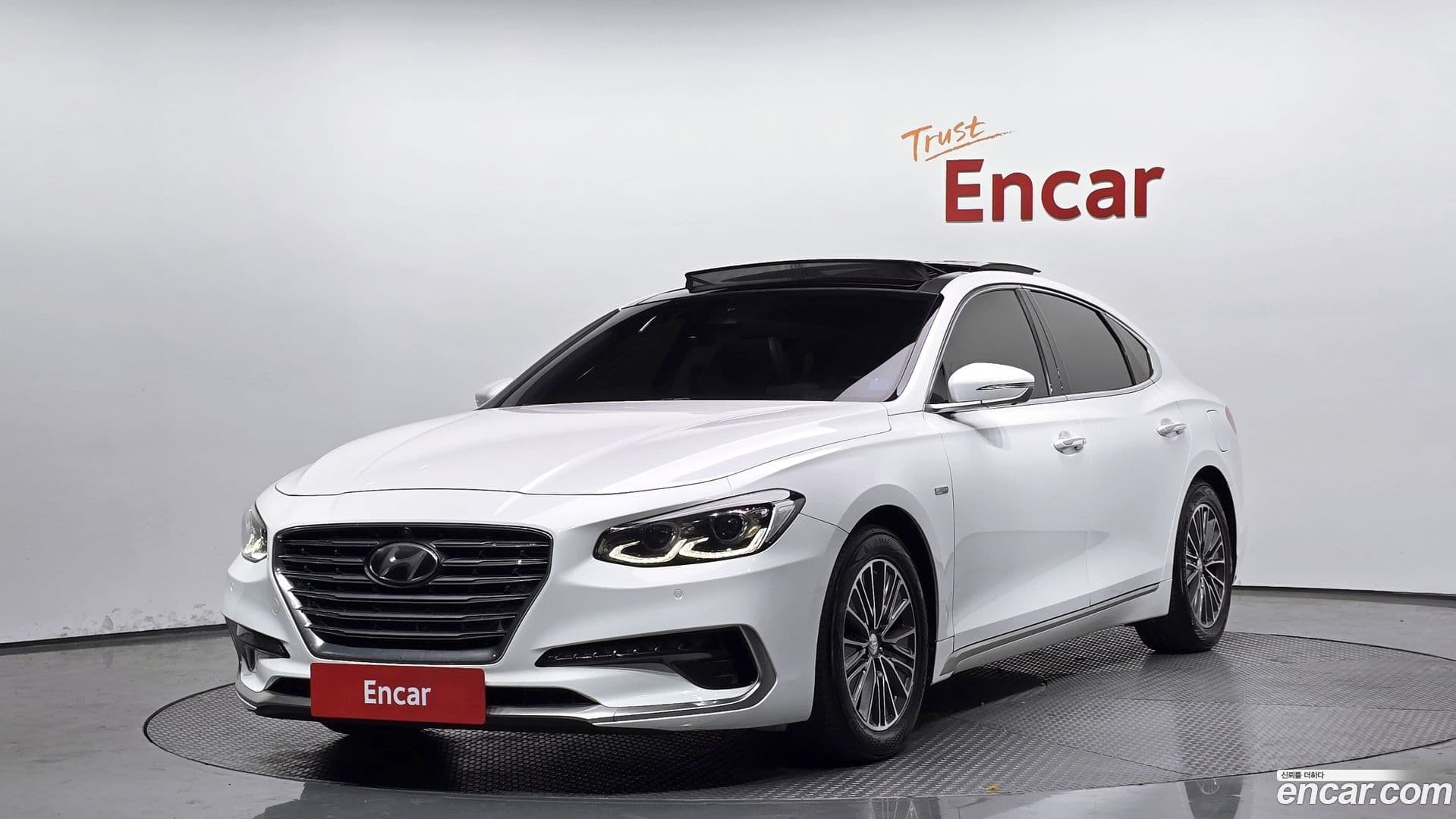 Main__Slider__Photo:Grandeur Hyundai 2017.8-0