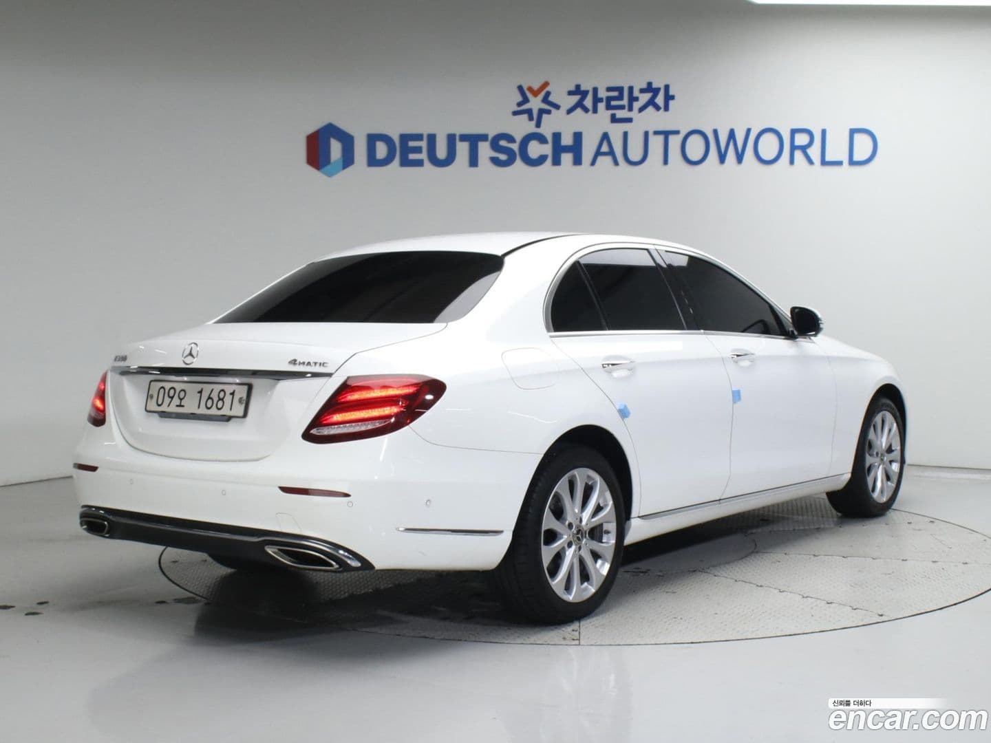Main__Slider__Photo:E-Class Mercedes-Benz 2017.11-0