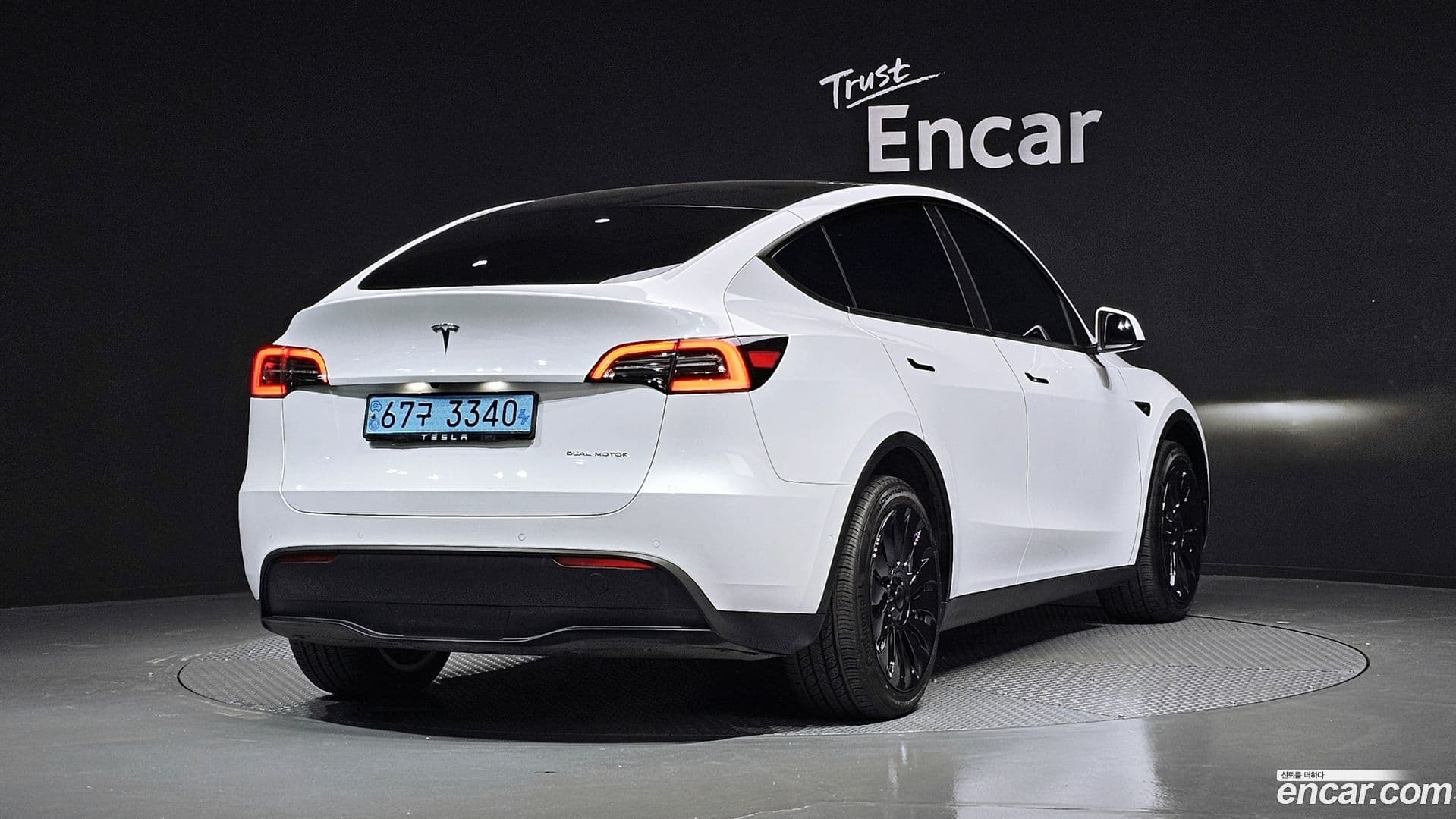 Main__Slider__Photo:Model Y Tesla 2022.10-0