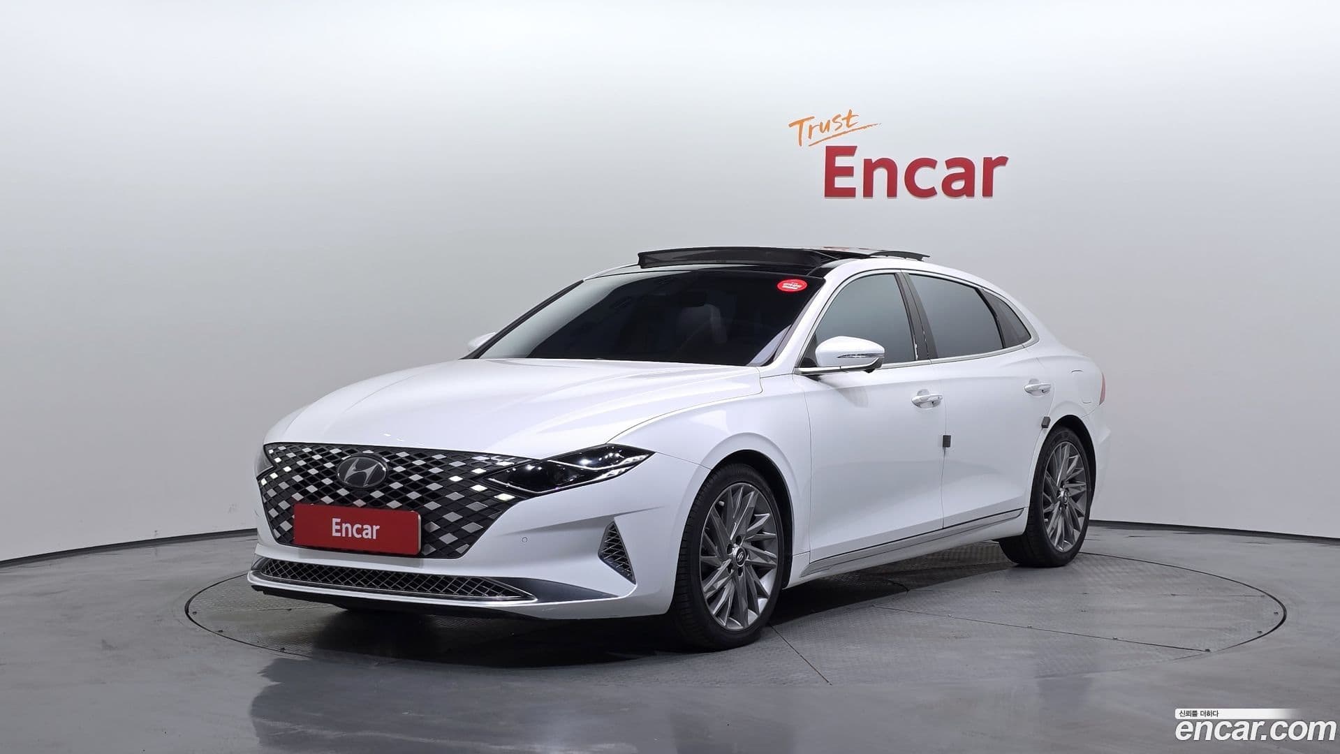 Main__Slider__Photo:Grandeur Hyundai 2019.11-0