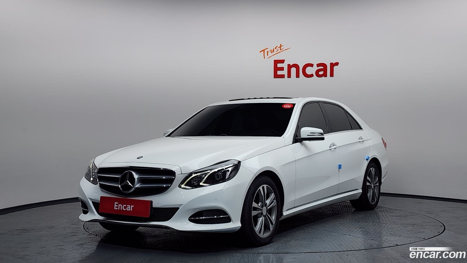 Main__Slider__Photo:E-Class Mercedes-Benz 2014.8-0