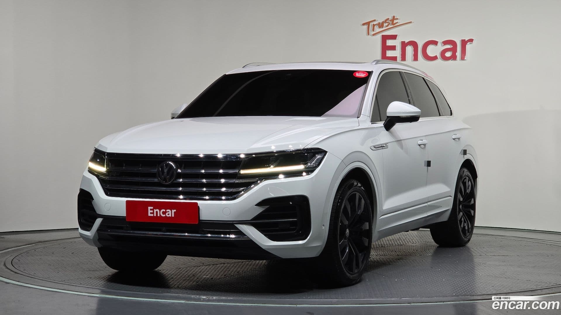 Main__Slider__Photo:Touareg Volkswagen 2020.1-0