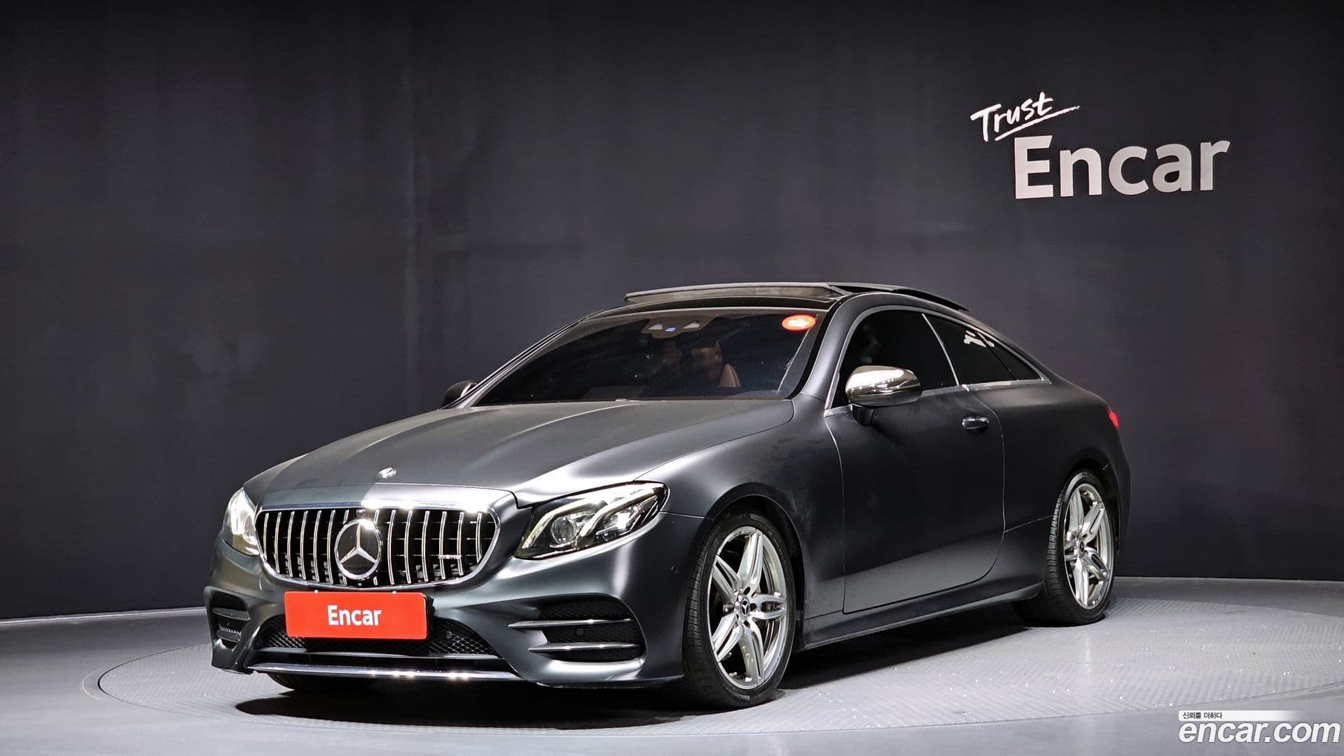 Main__Slider__Photo:E-Class Mercedes-Benz 2017.5-0
