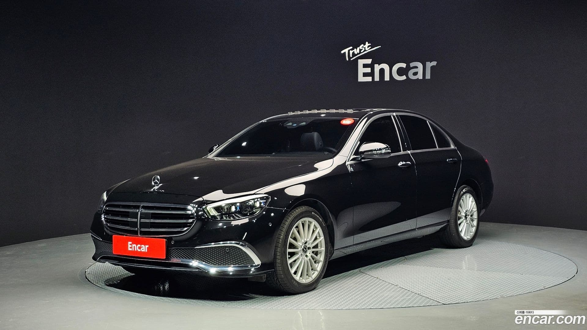 Main__Slider__Photo:E-Class Mercedes-Benz 2020.10-0