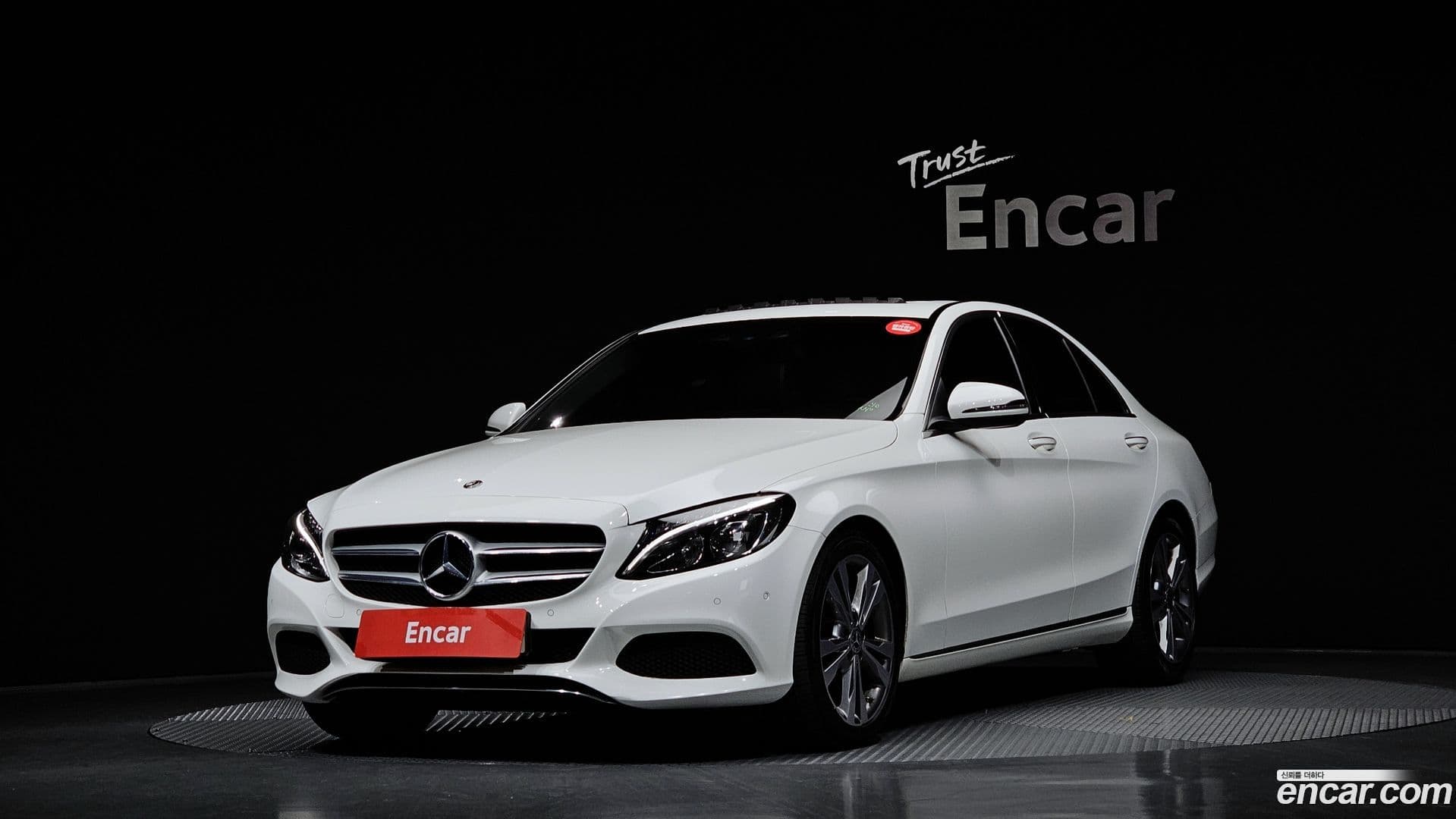 Main__Slider__Photo:C-Class Mercedes-Benz 2018.4-0