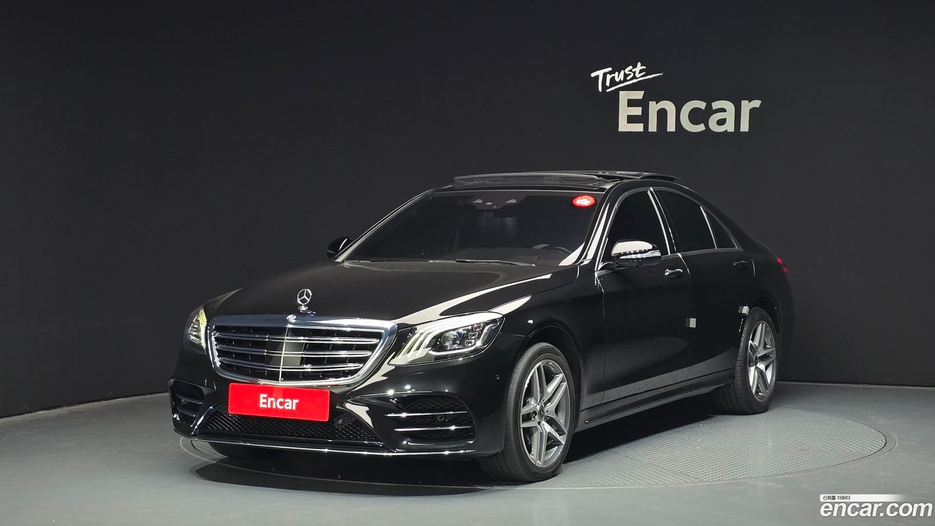 Main__Slider__Photo:S-Class Mercedes-Benz 2020.8-0
