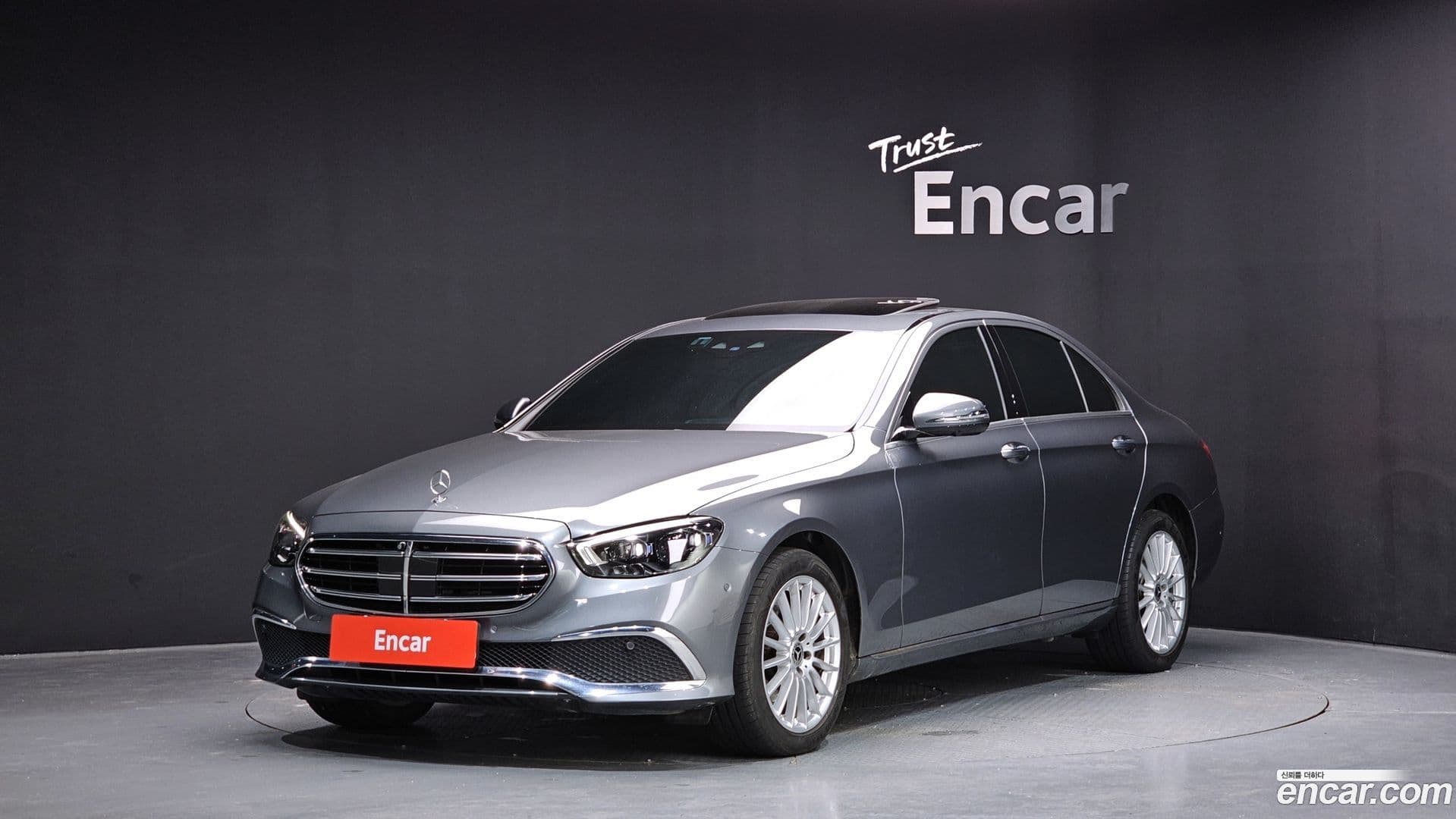 Main__Slider__Photo:E-Class Mercedes-Benz 2022.10-0
