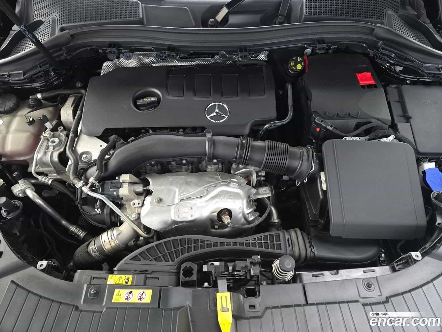 GLA-Class Mercedes-Benz 2023.11-INNER-006