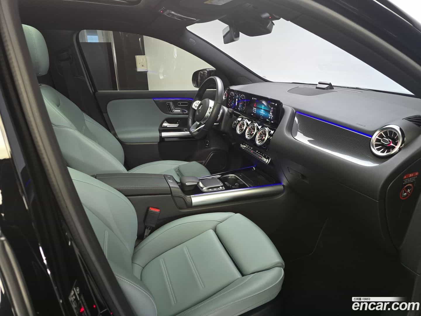 GLA-Class Mercedes-Benz 2023.11-INNER-010