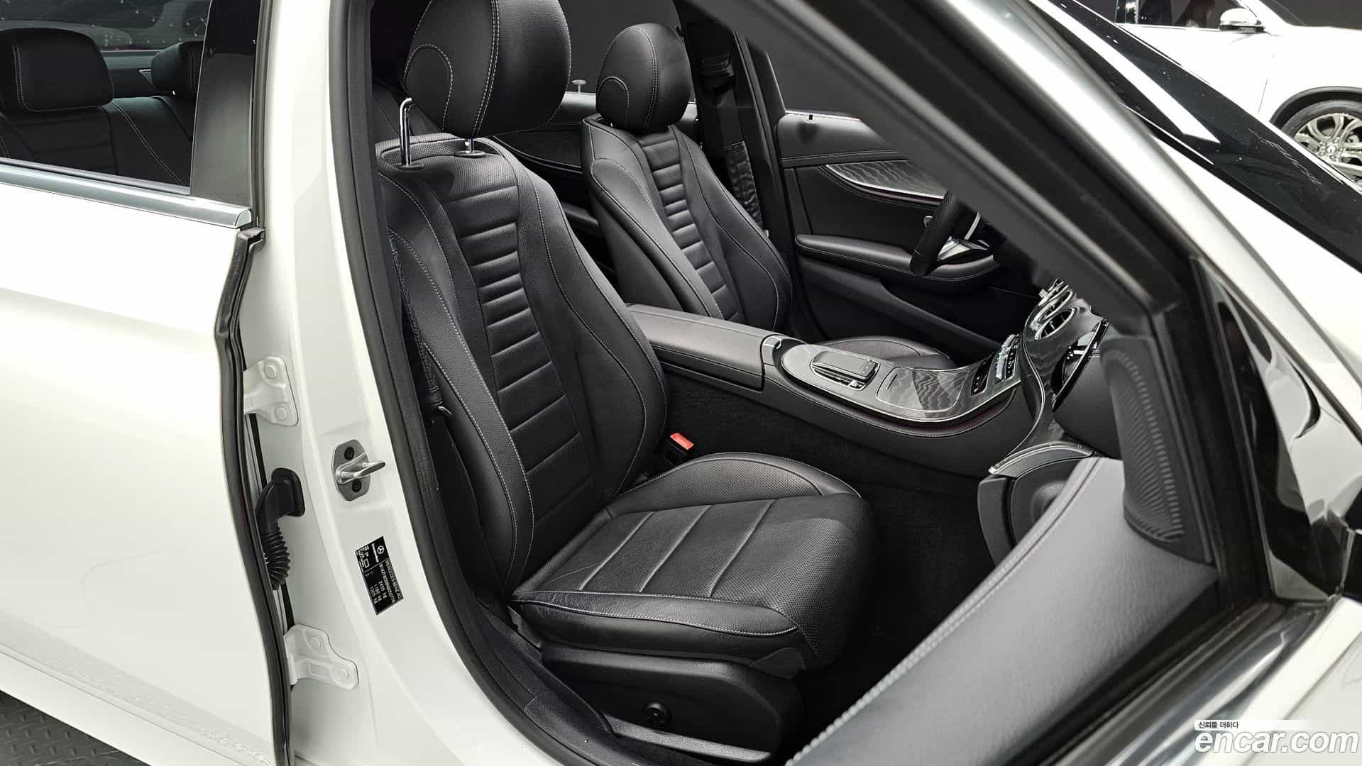 E-Class Mercedes-Benz 2022.4-INNER-010
