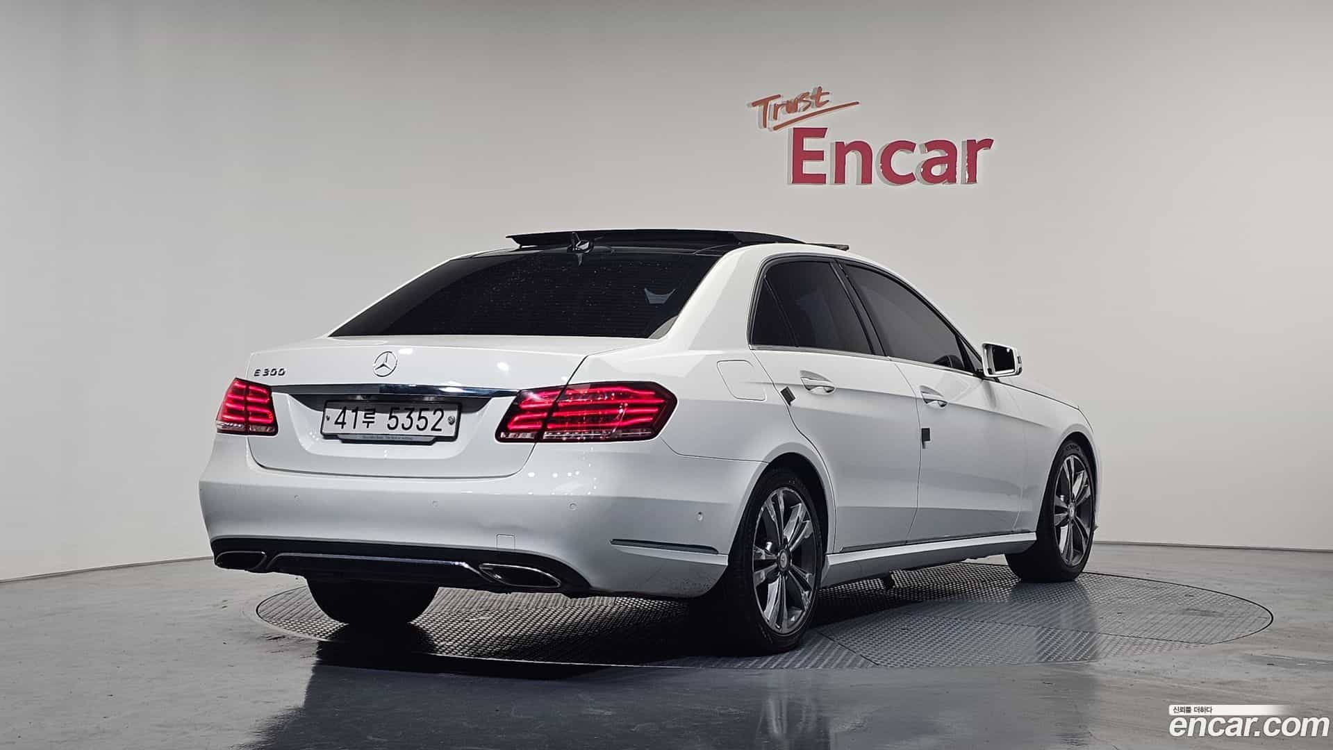 E-Class Mercedes-Benz 2013.8-OUTER-002