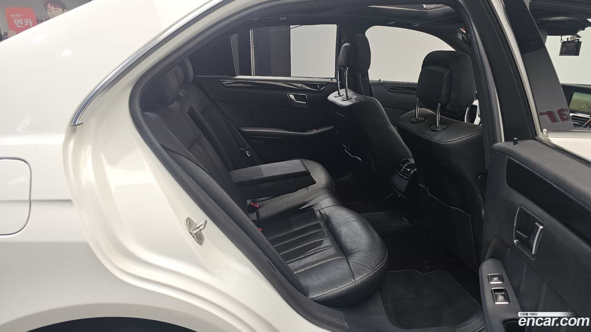 E-Class Mercedes-Benz 2013.8-OPTION-016
