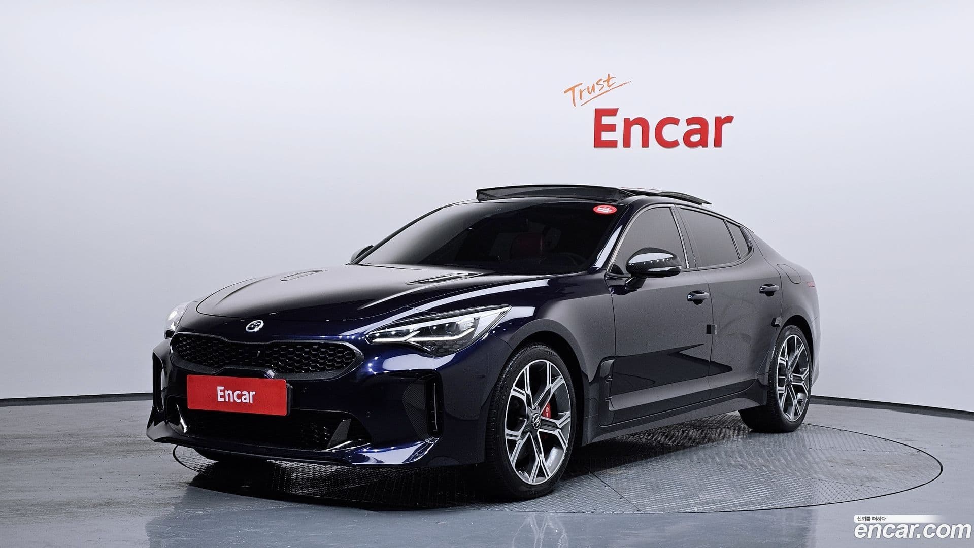 Main__Slider__Photo:Stinger Kia 2018.8-0