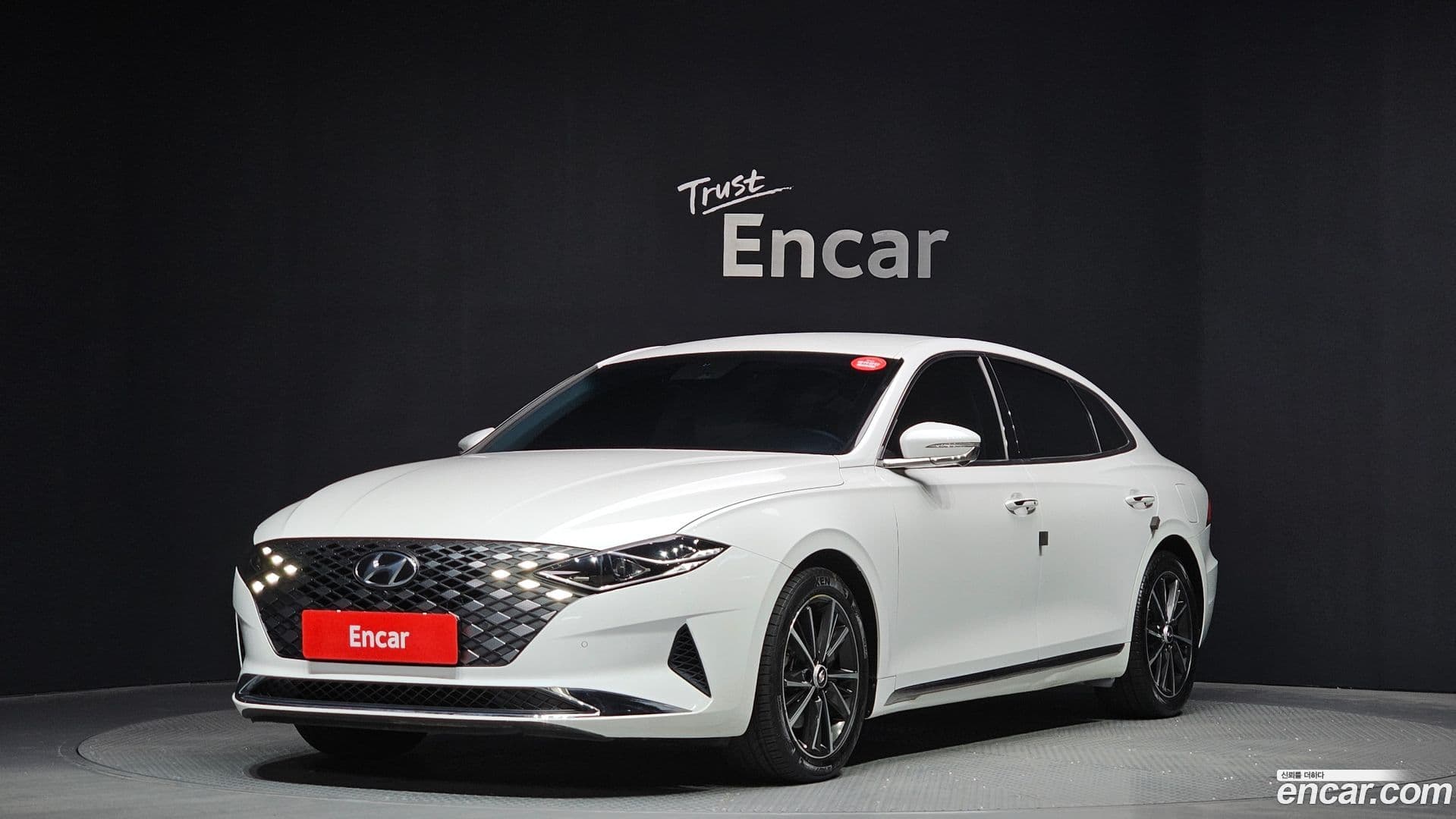 Main__Slider__Photo:Grandeur Hyundai 2021.10-0