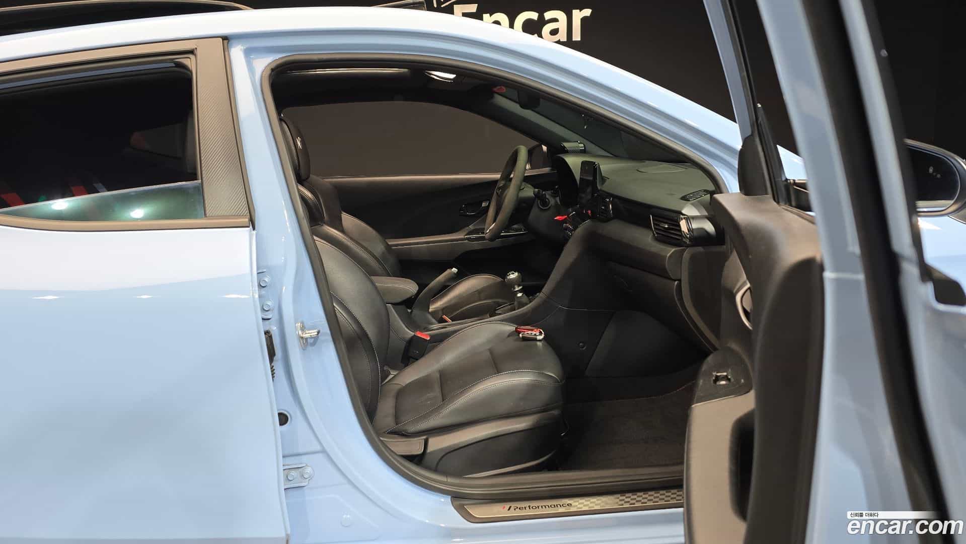 Veloster Hyundai 2020.10-INNER-010