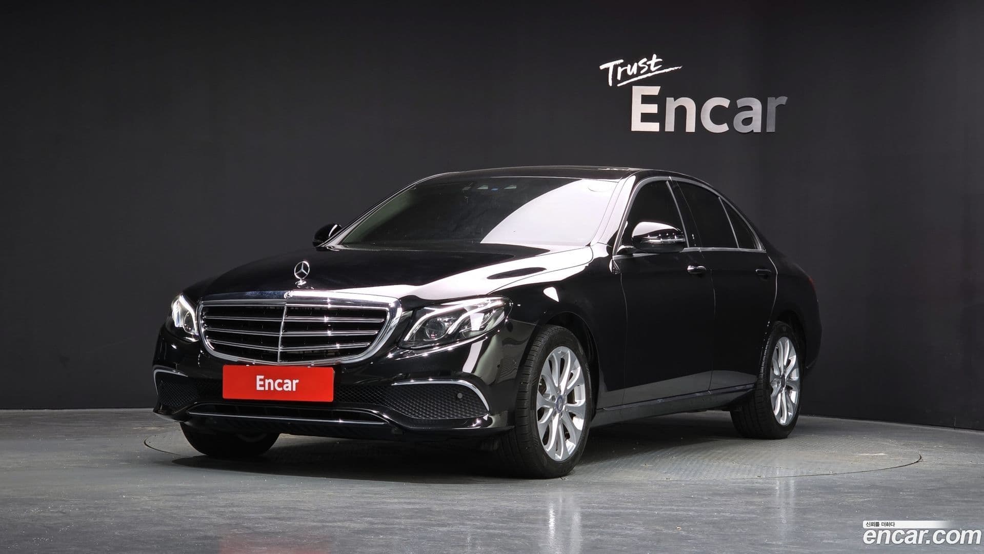 Main__Slider__Photo:E-Class Mercedes-Benz 2018.0-0