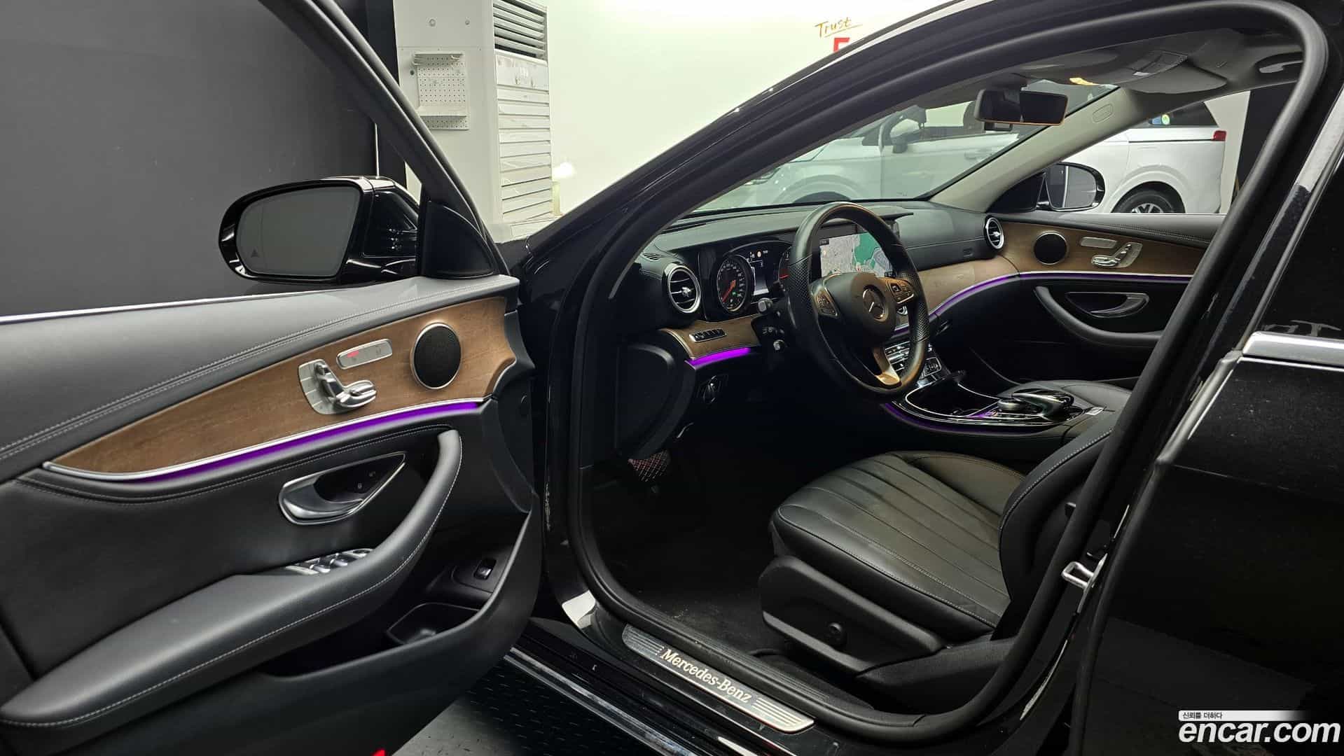 E-Class Mercedes-Benz 2018.0-INNER-010
