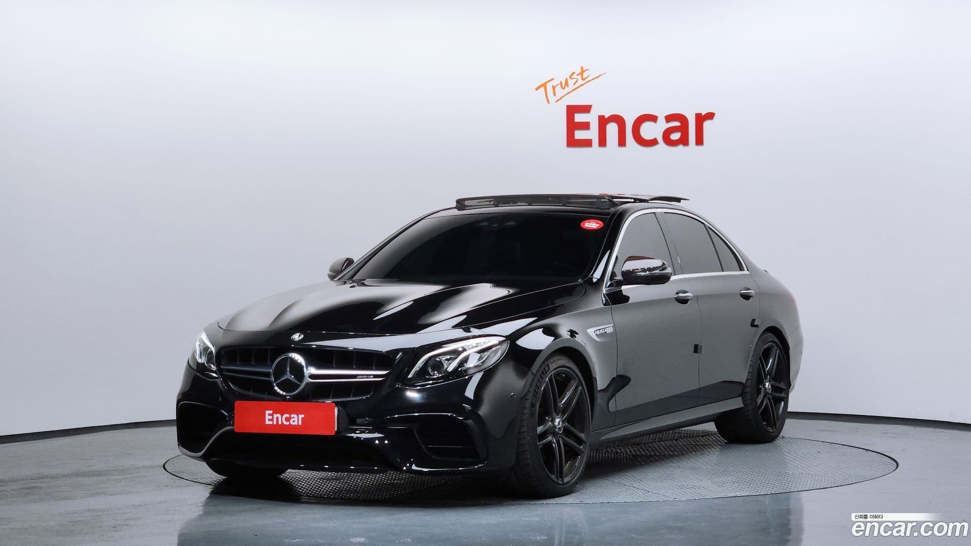 Main__Slider__Photo:E-Class Mercedes-Benz 2018.3-0