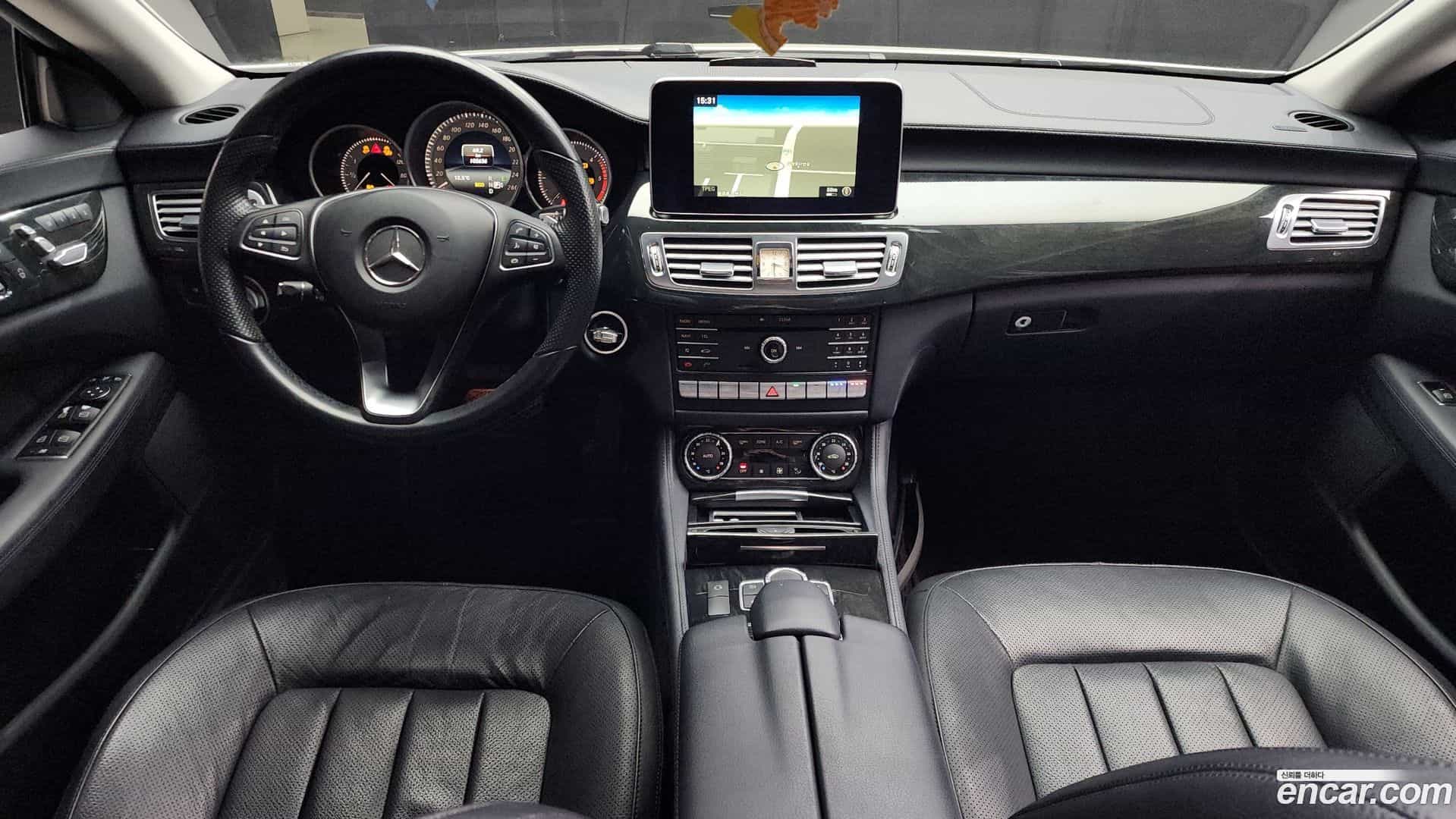 CLS-Class Mercedes-Benz 2016.1-INNER-007