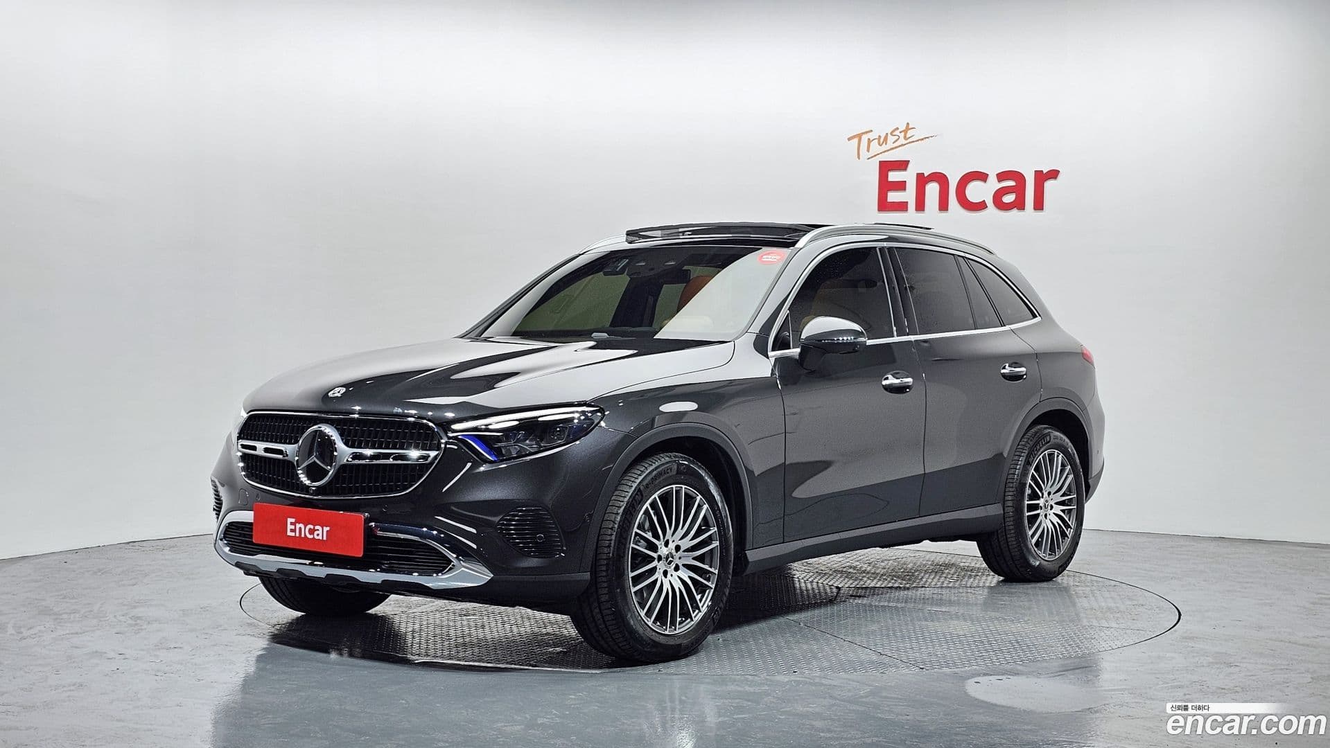 Main__Slider__Photo:GLC-Class Mercedes-Benz 2025.8-0