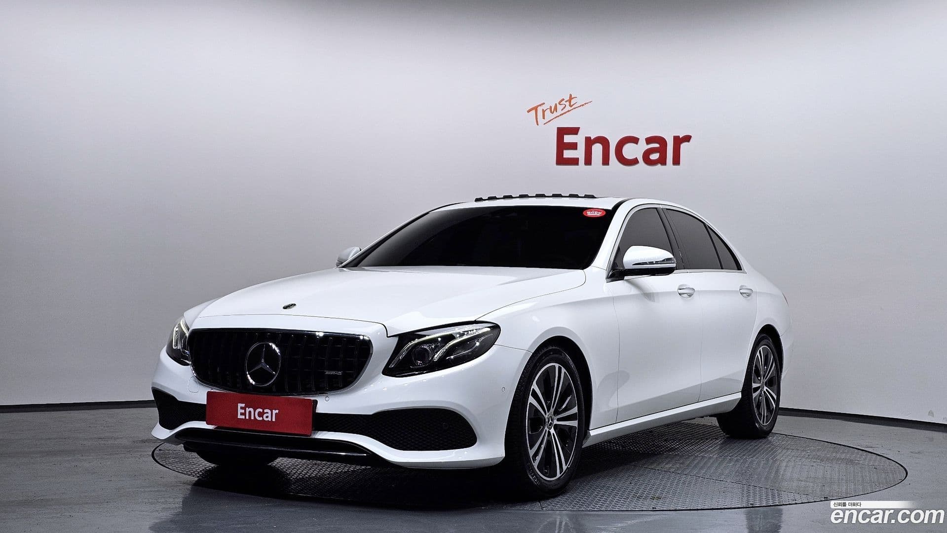 Main__Slider__Photo:E-Class Mercedes-Benz 2020.3-0