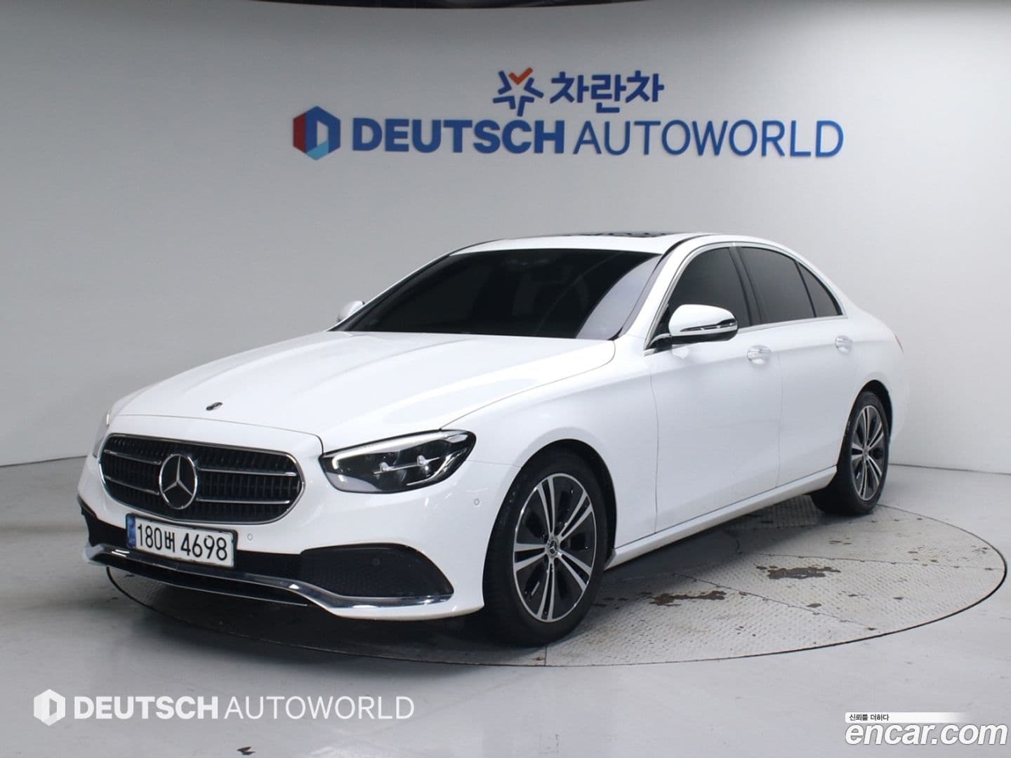 Main__Slider__Photo:E-Class Mercedes-Benz 2020.11-0