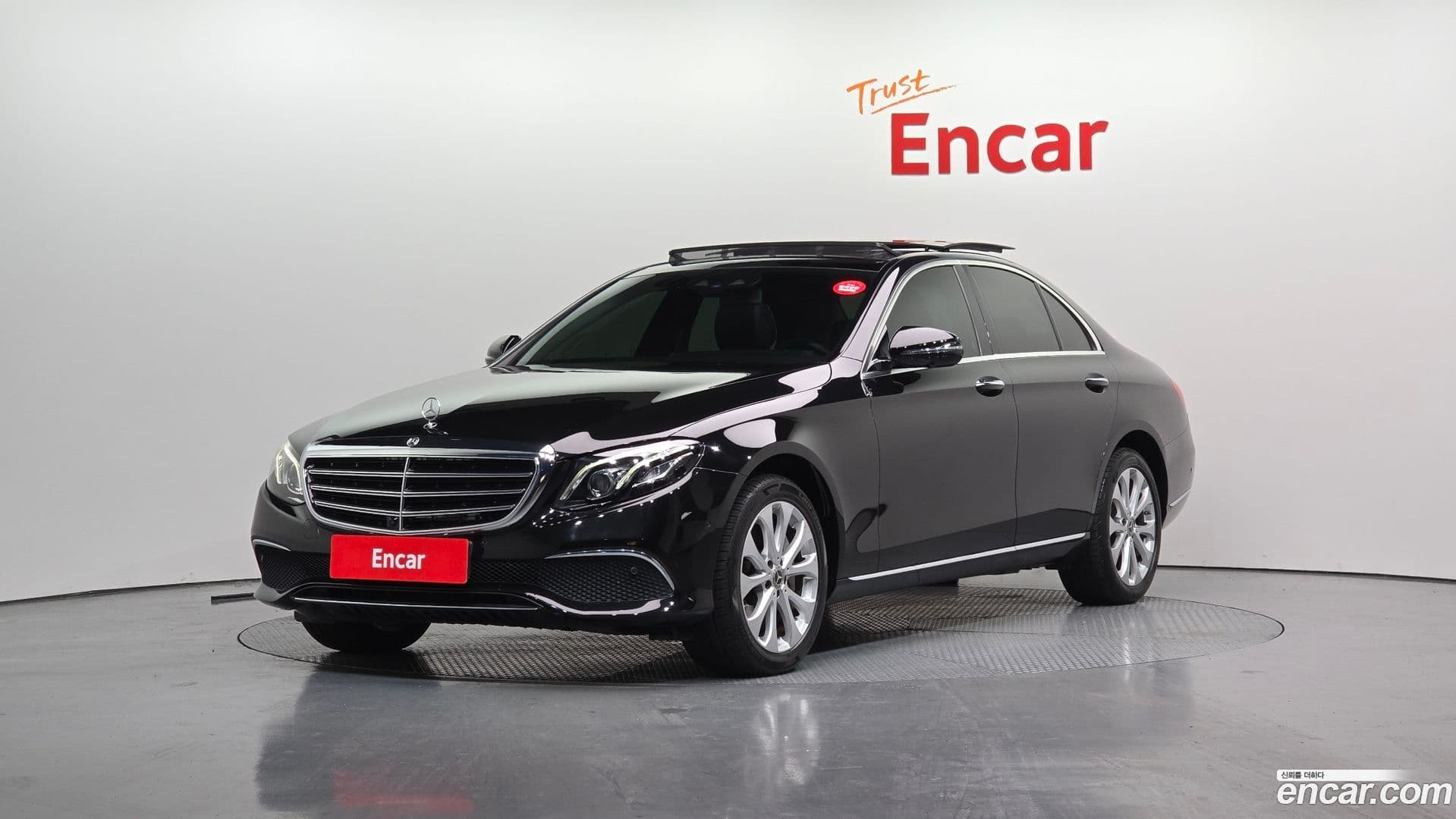 Main__Slider__Photo:E-Class Mercedes-Benz 2019.3-0