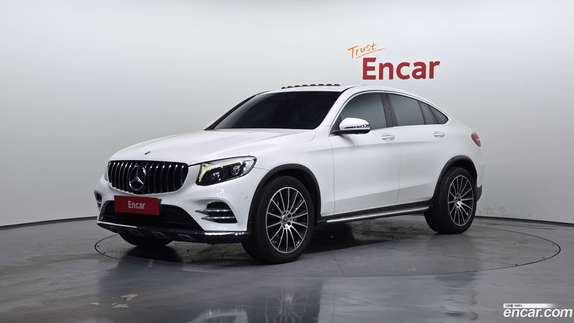 Main__Slider__Photo:GLC-Class Mercedes-Benz 2017.6-0