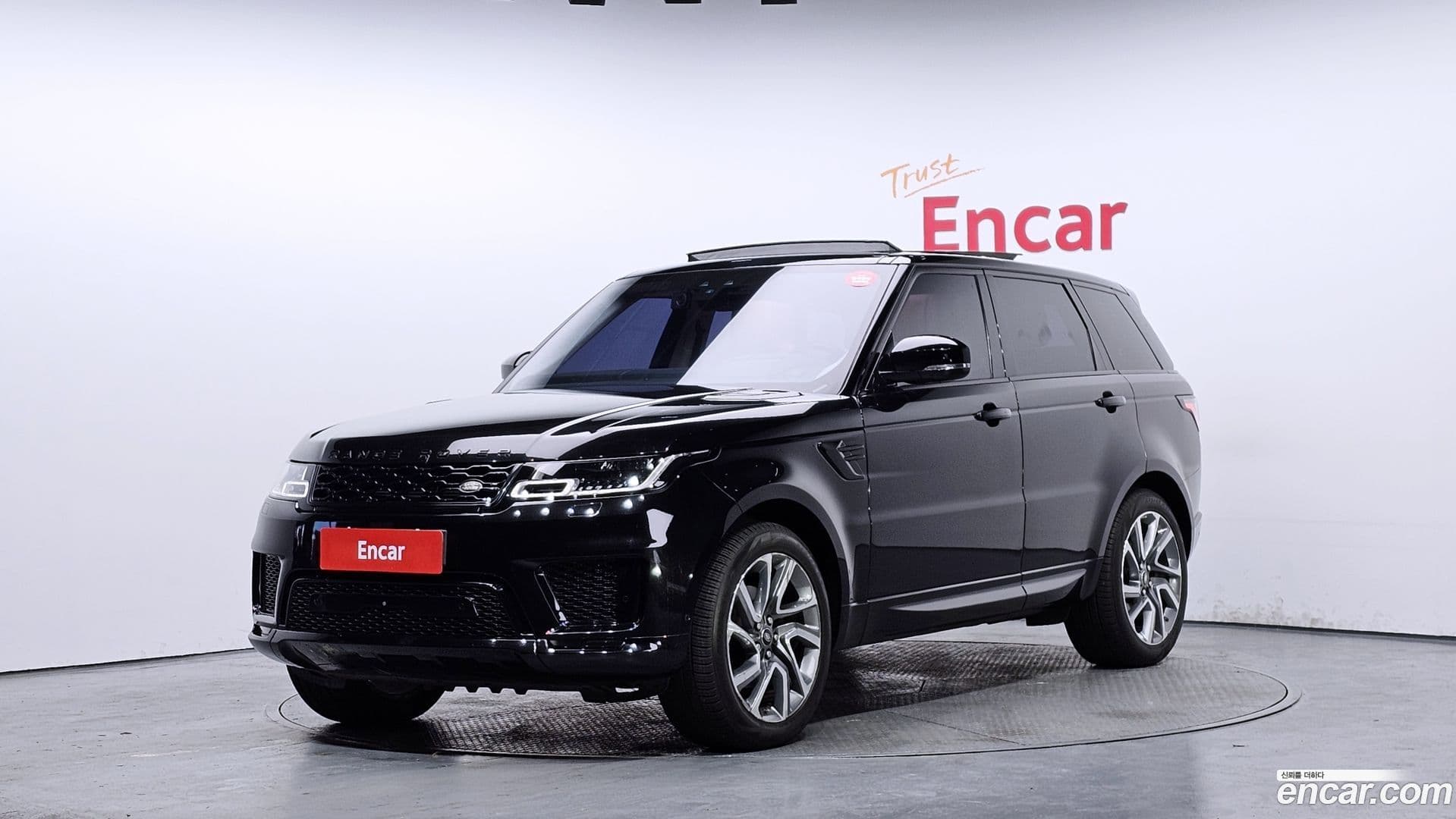 Main__Slider__Photo:Range Rover Sport Land Rover 2019.1-0