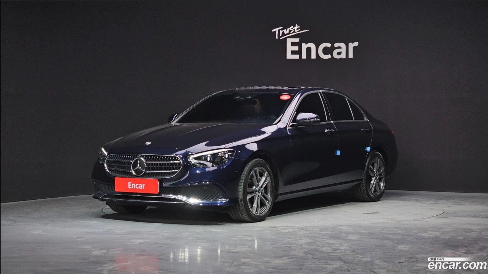 Main__Slider__Photo:E-Class Mercedes-Benz 2022.6-0